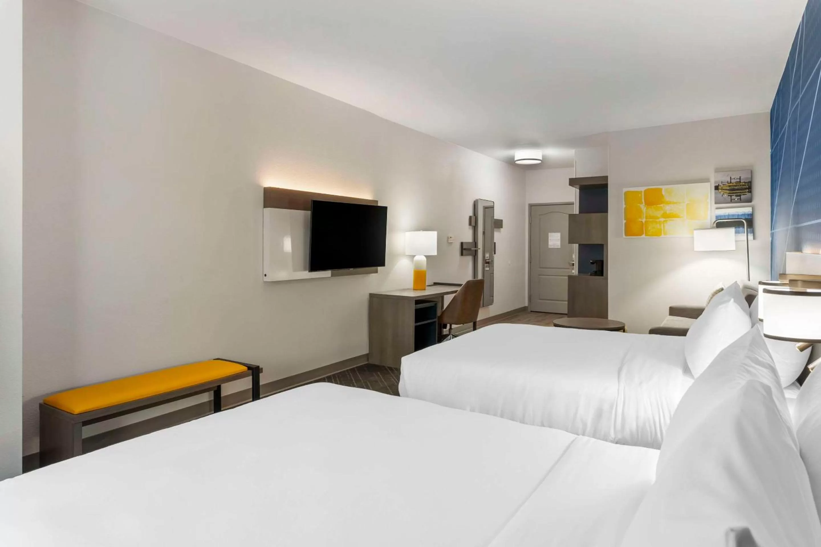 Bedroom, Bed in Comfort Suites Elgin Northwest