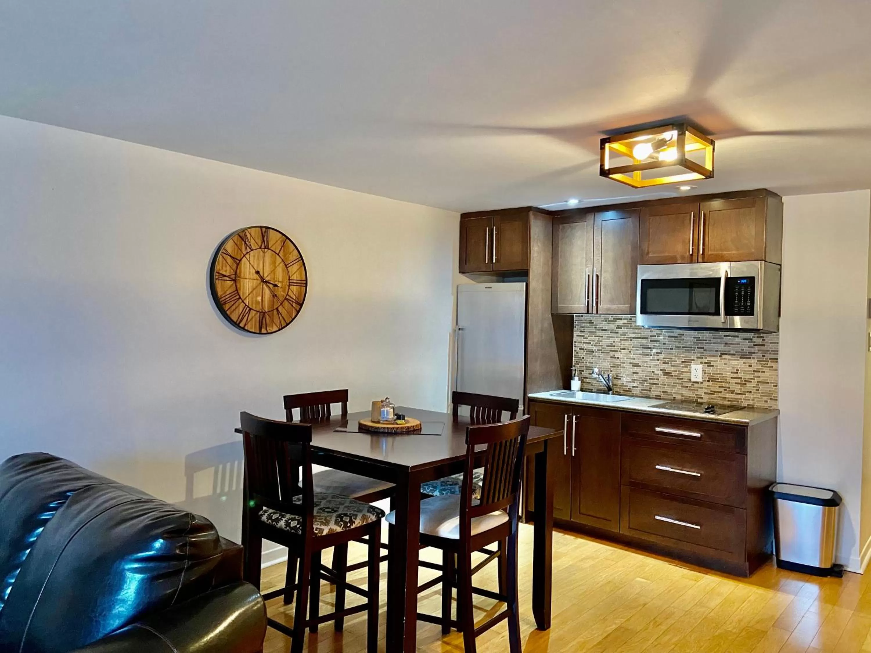Kitchen/Kitchenette in Condo-loft avec cuisinette