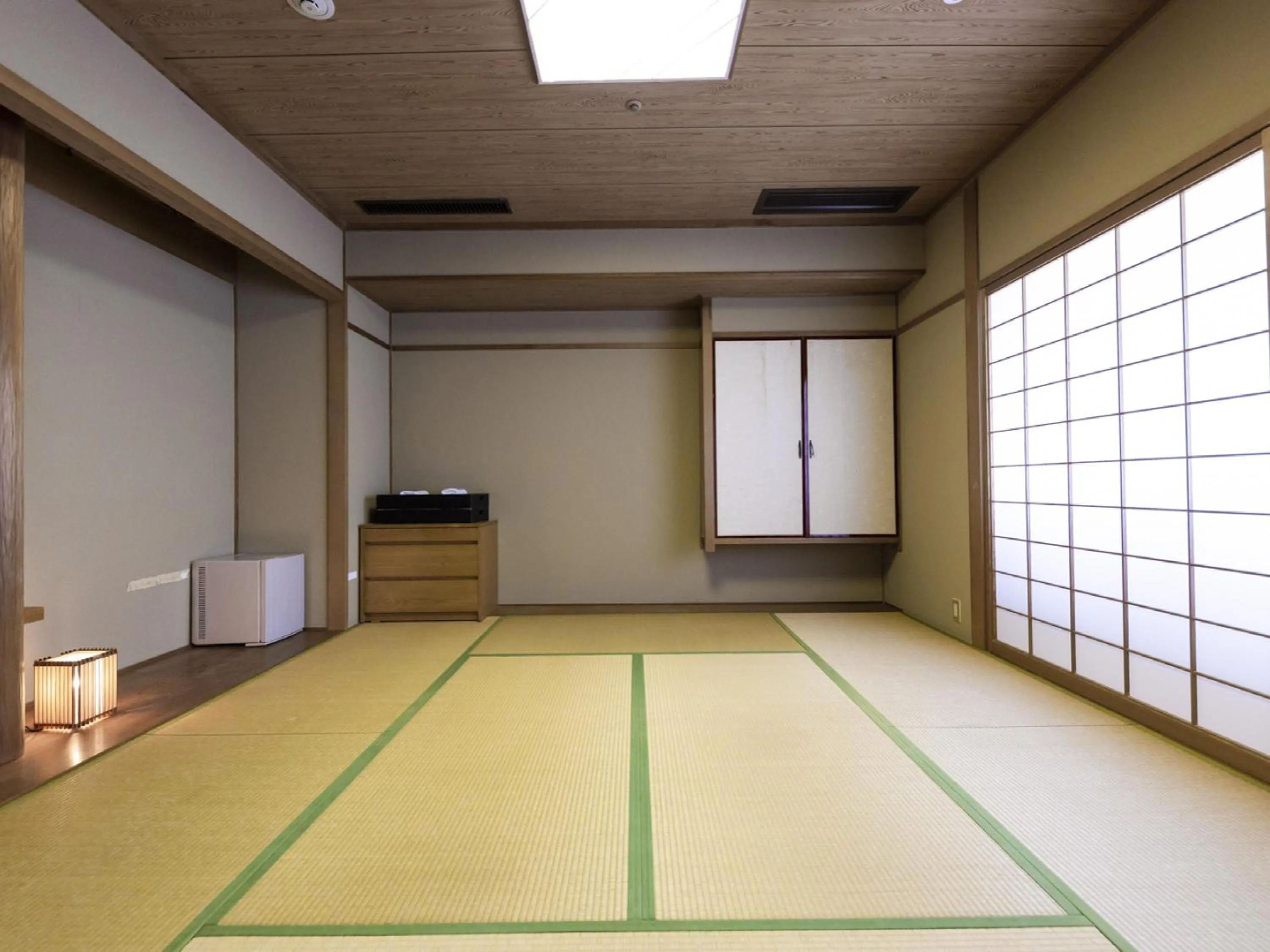 Photo of the whole room in Ariston Hotel Kobe