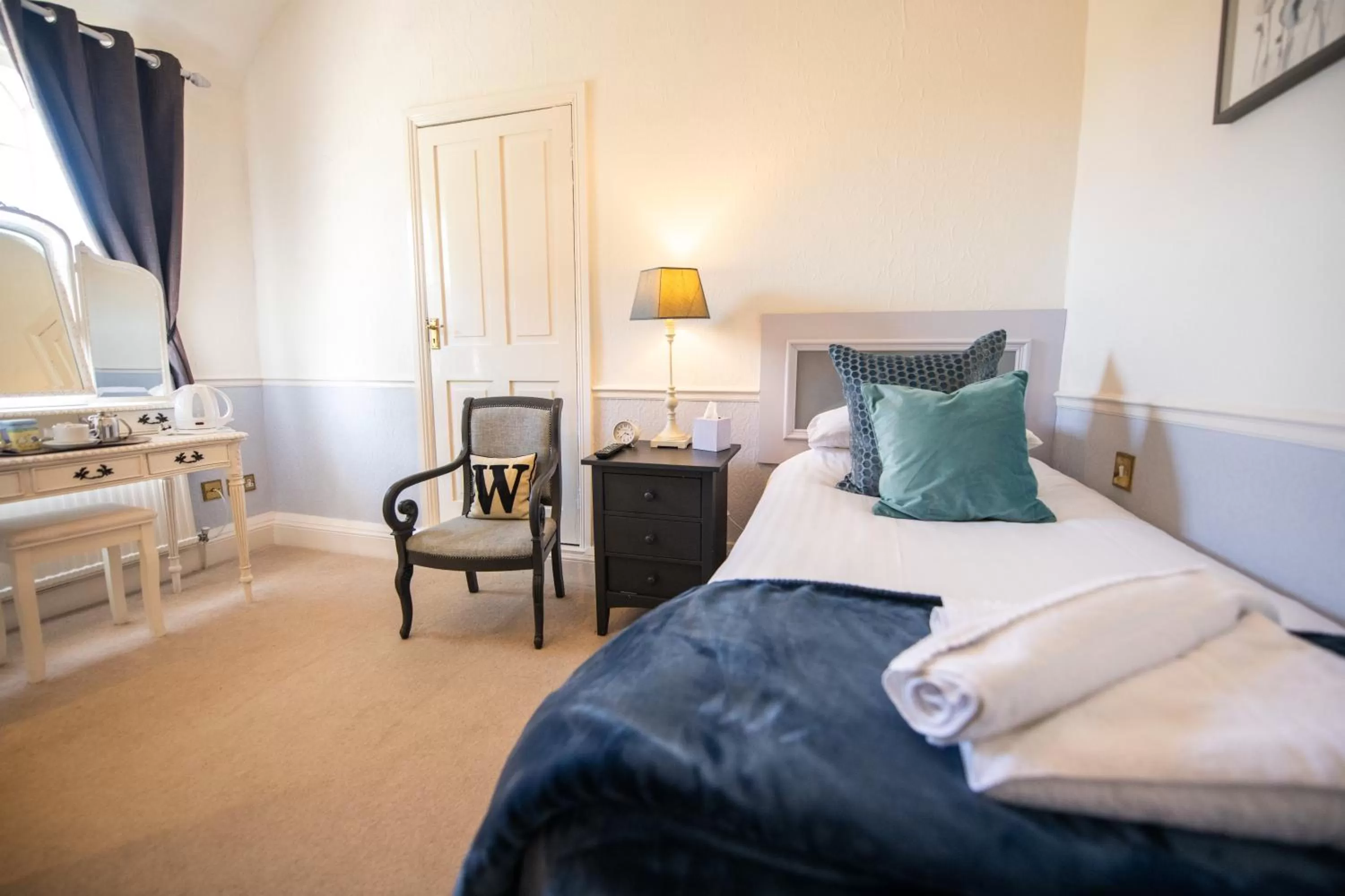 Bed in The Woodlands Hotel