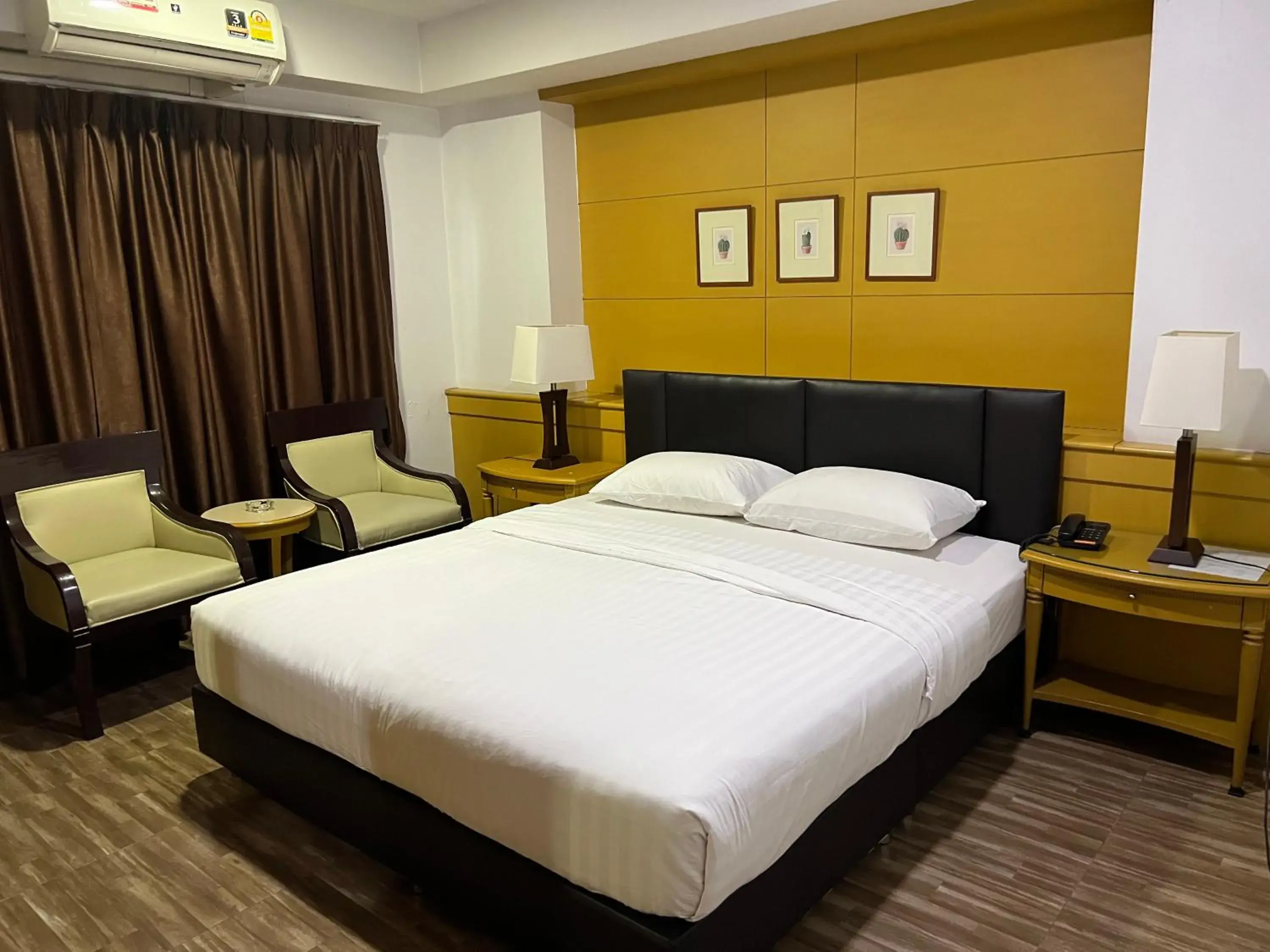 Standard Double or Twin Room in Mall Suites Hotel Standard Double or Twin Room in Mall Suites Hotel