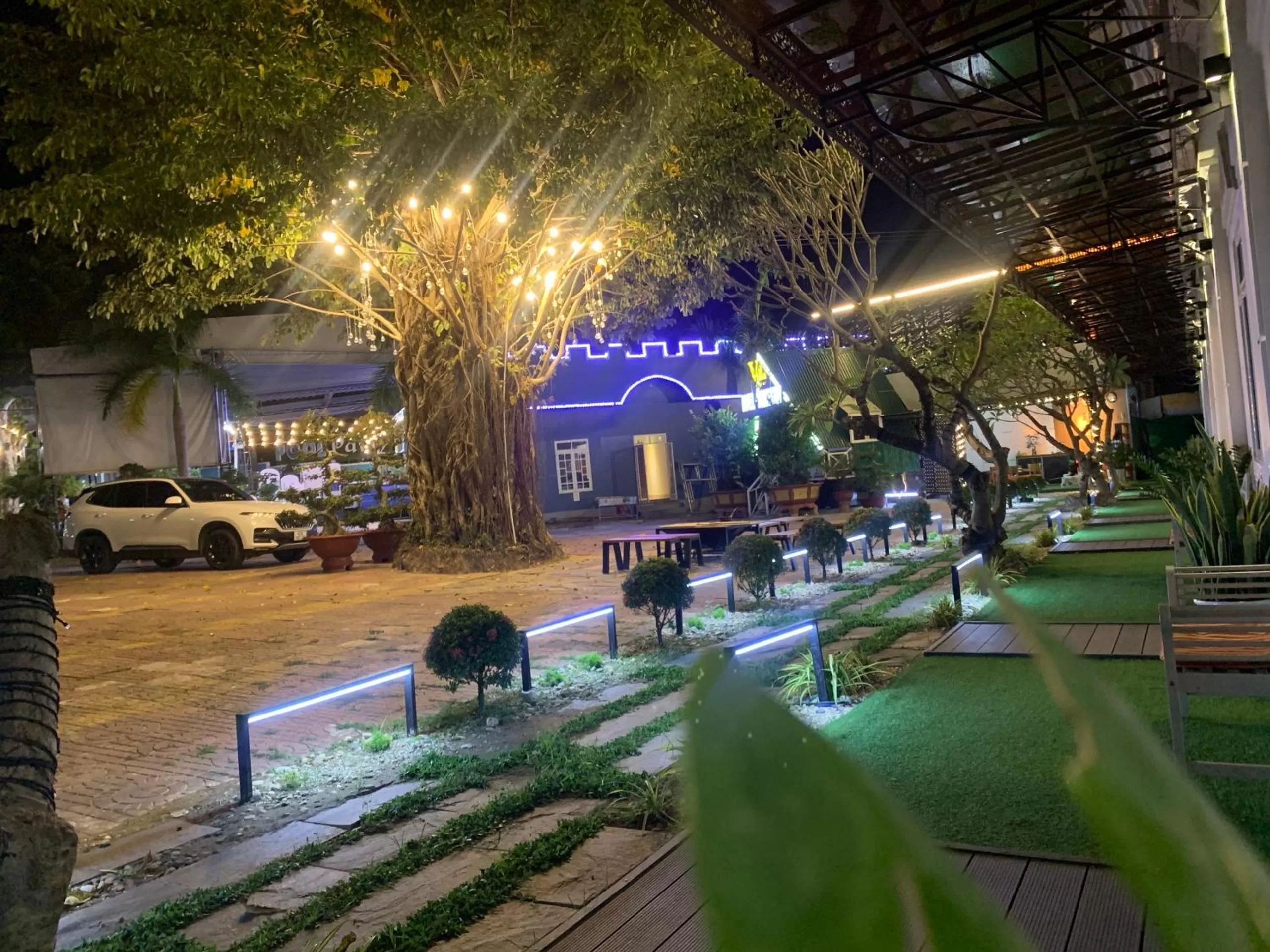 Swimming Pool in D'Villa Hotel - Homestay