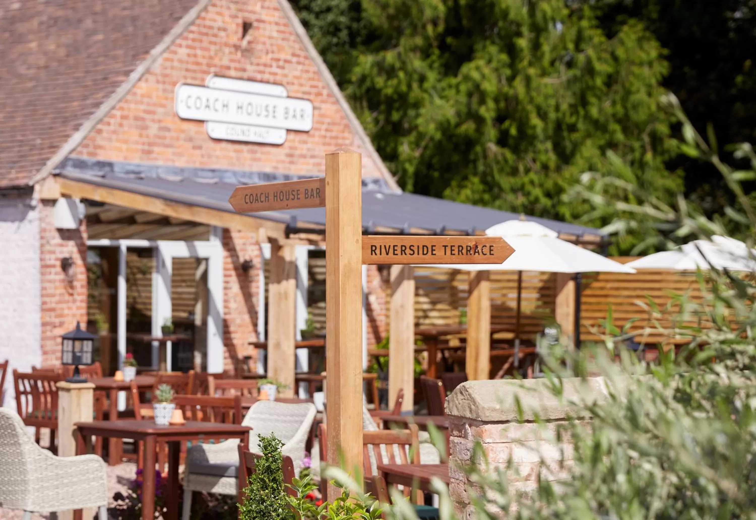 Patio, Restaurant/Places to Eat in Riverside Inn by Chef & Brewer Collection