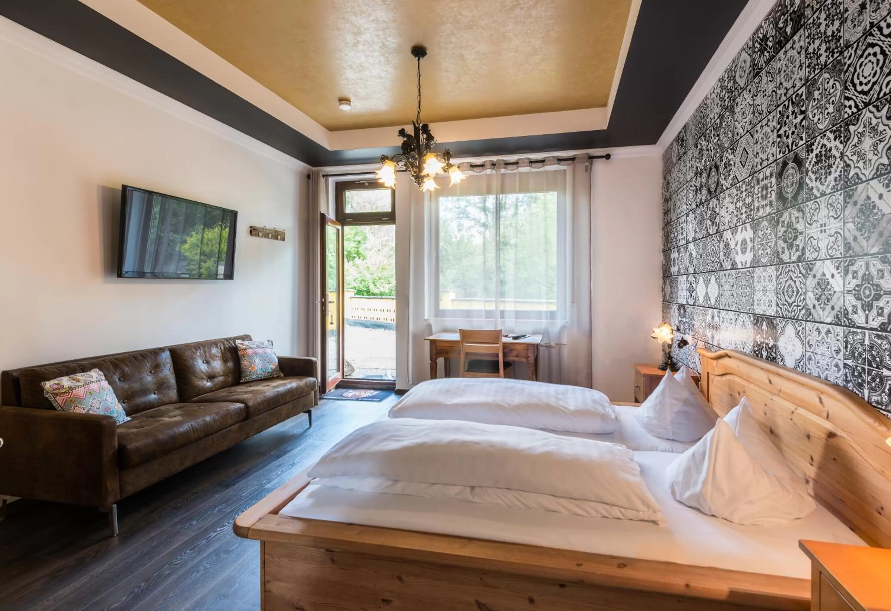 Bedroom, Bed in Engel Hotel Grill Bar