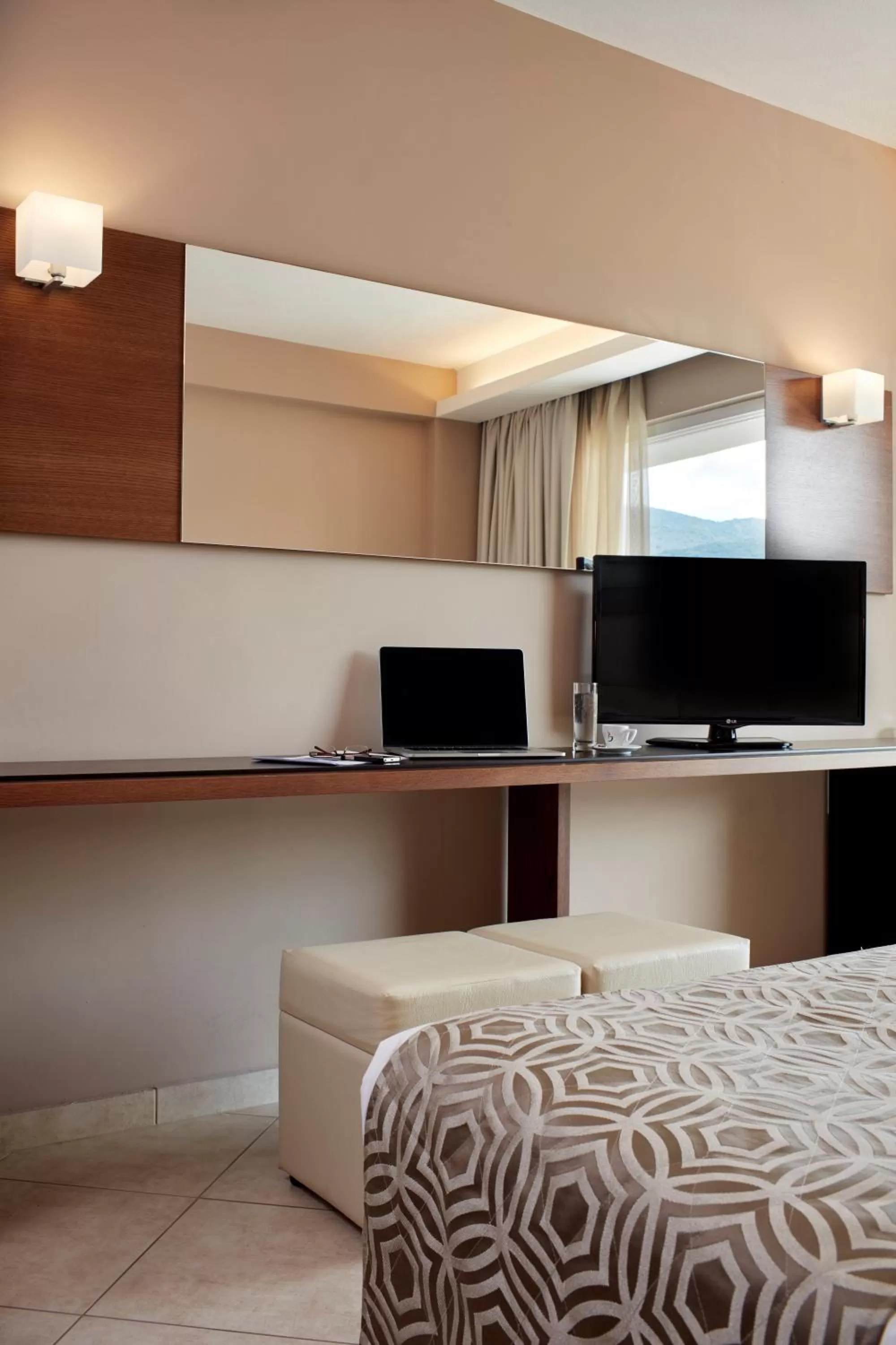 TV and multimedia, Bed in Aar Hotel & Spa Ioannina