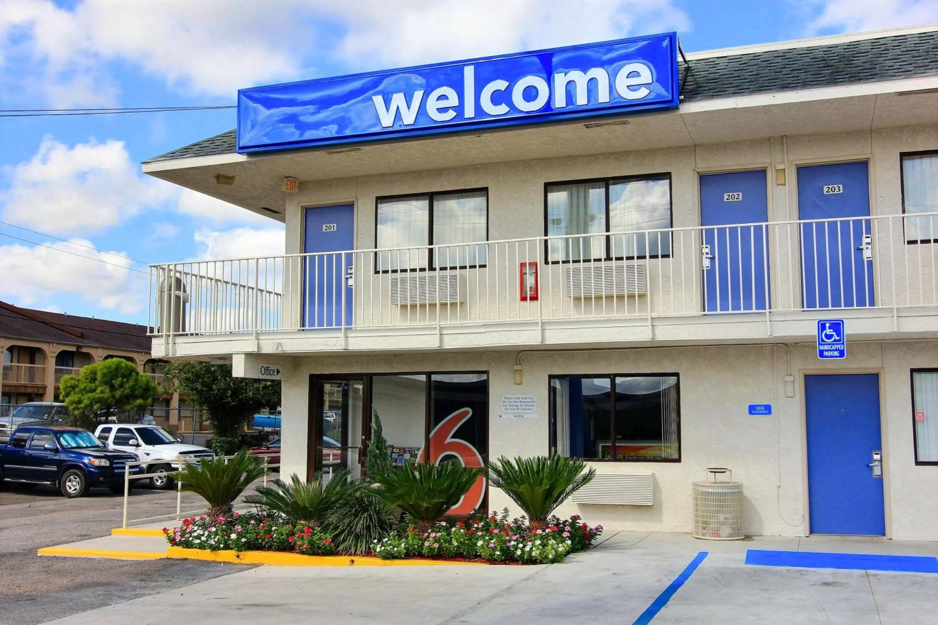 Property building in Motel 6-Kingsville, TX