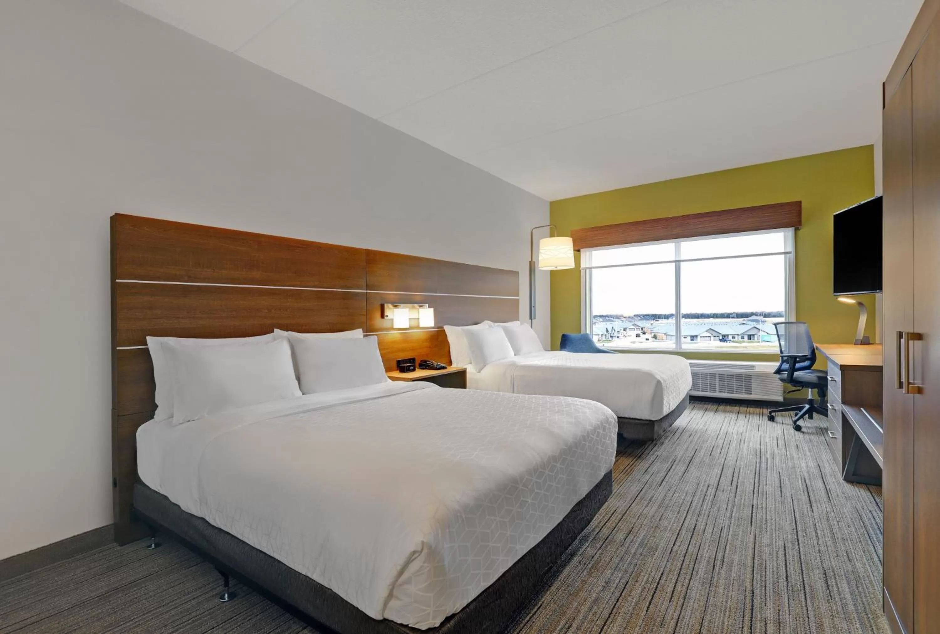 Photo of the whole room, Bed in Holiday Inn Express & Suites - Collingwood