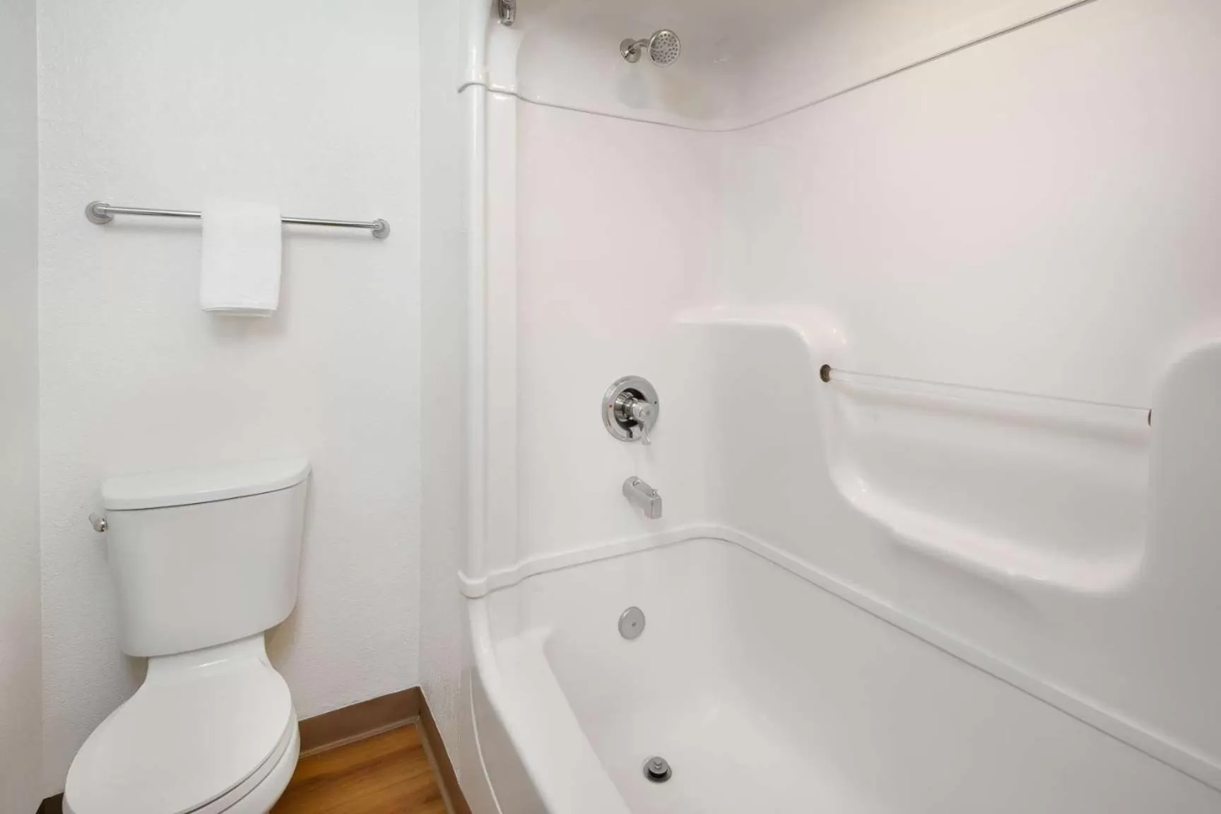 Bathroom in Motel 6-Arcadia, CA - Los Angeles - Pasadena Area