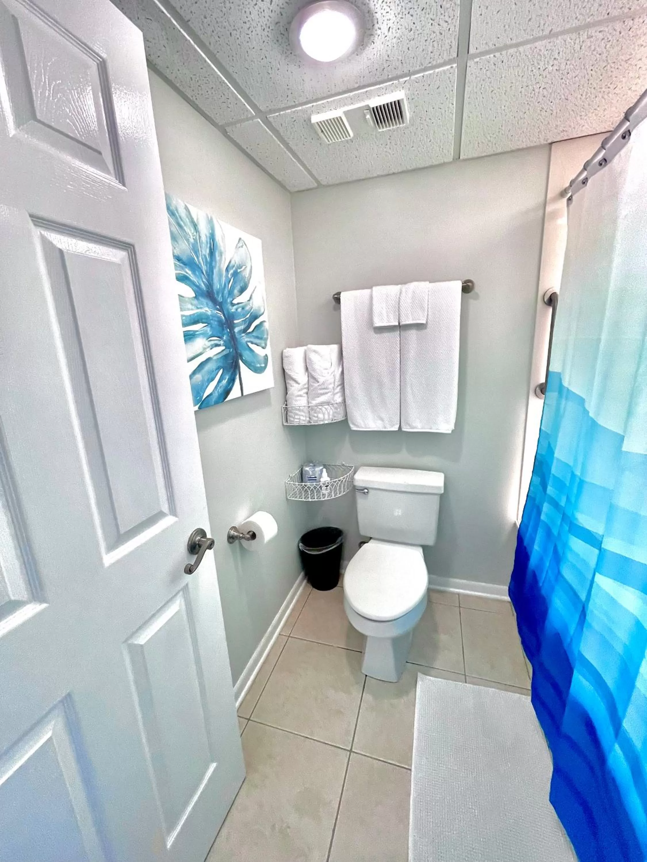 Shower in Emerald Bay Escape