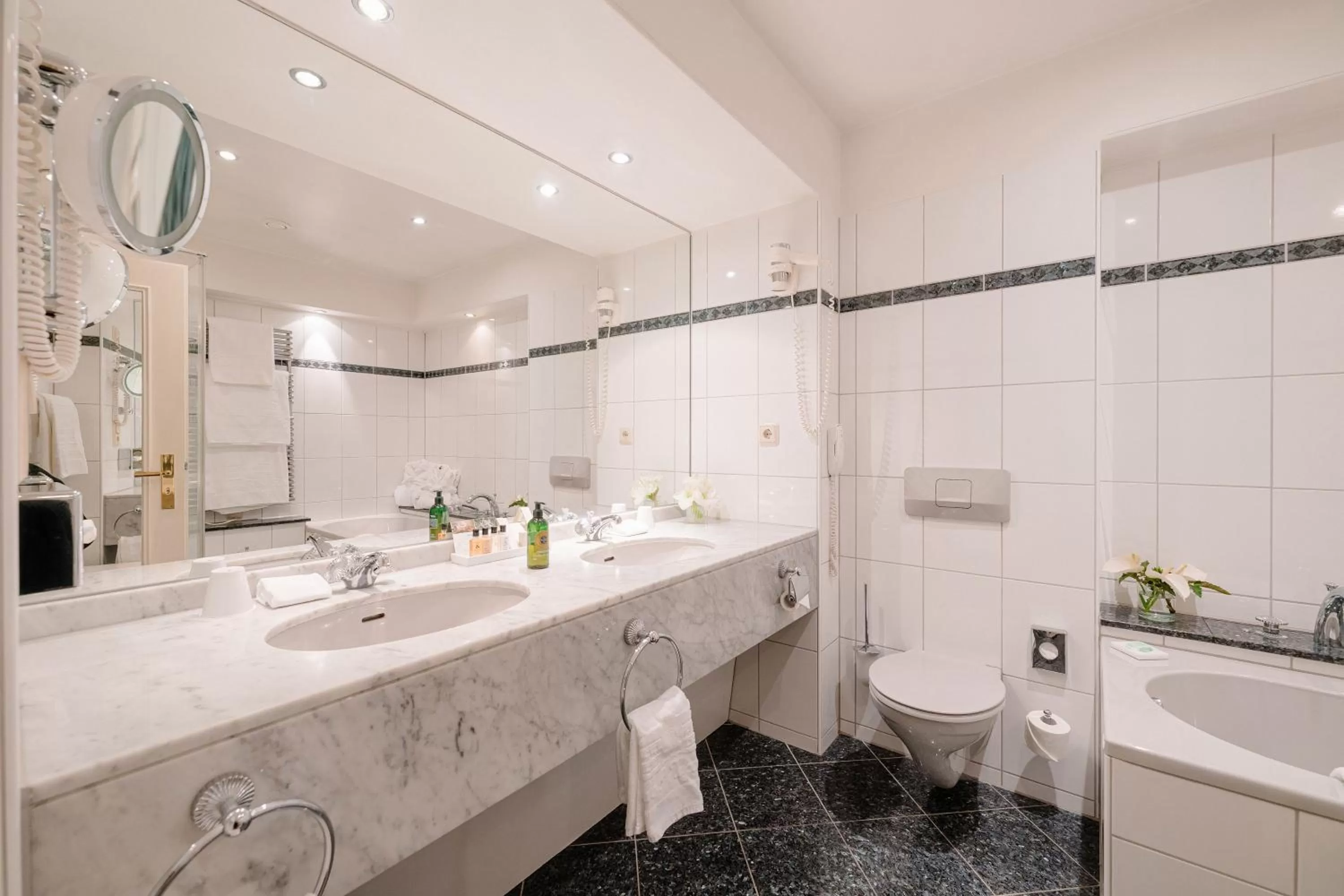 Bathroom in Schlosshotel Hugenpoet