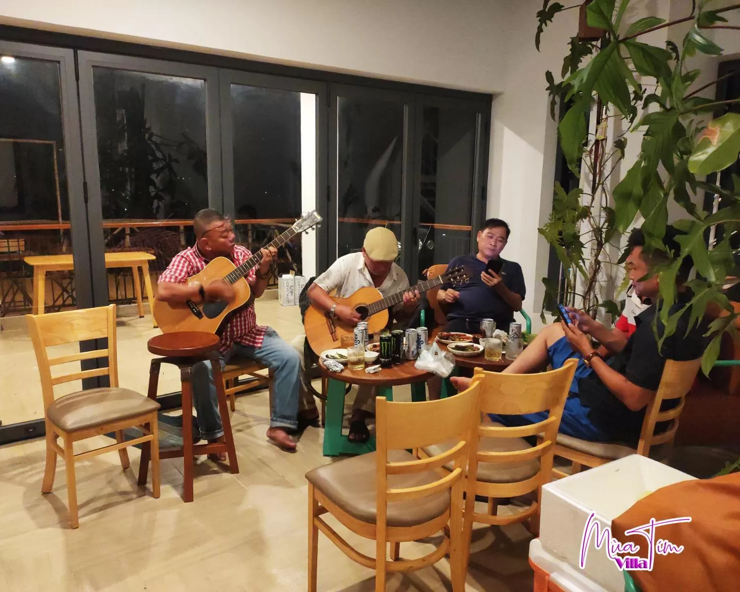 Food and drinks in Mùa Tím Villa