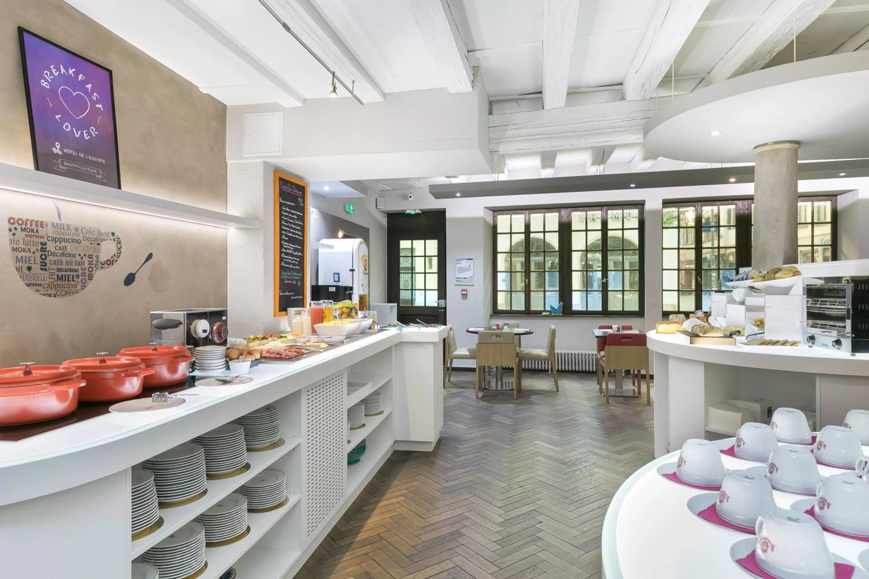 Buffet breakfast in Hôtel de l'Europe by HappyCulture