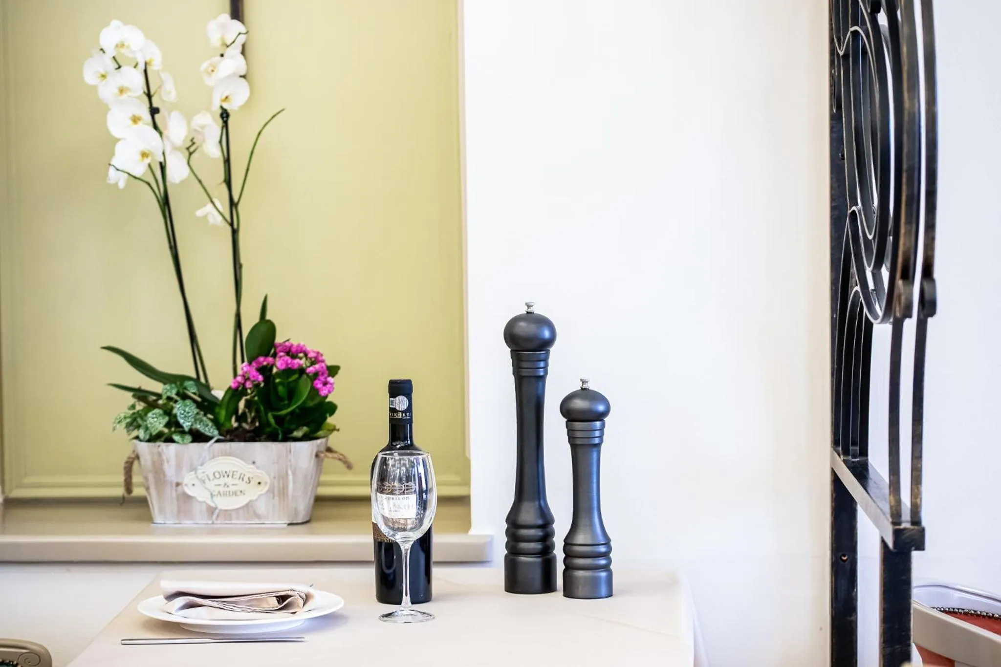 Restaurant/places to eat in Grand Hotel Traian