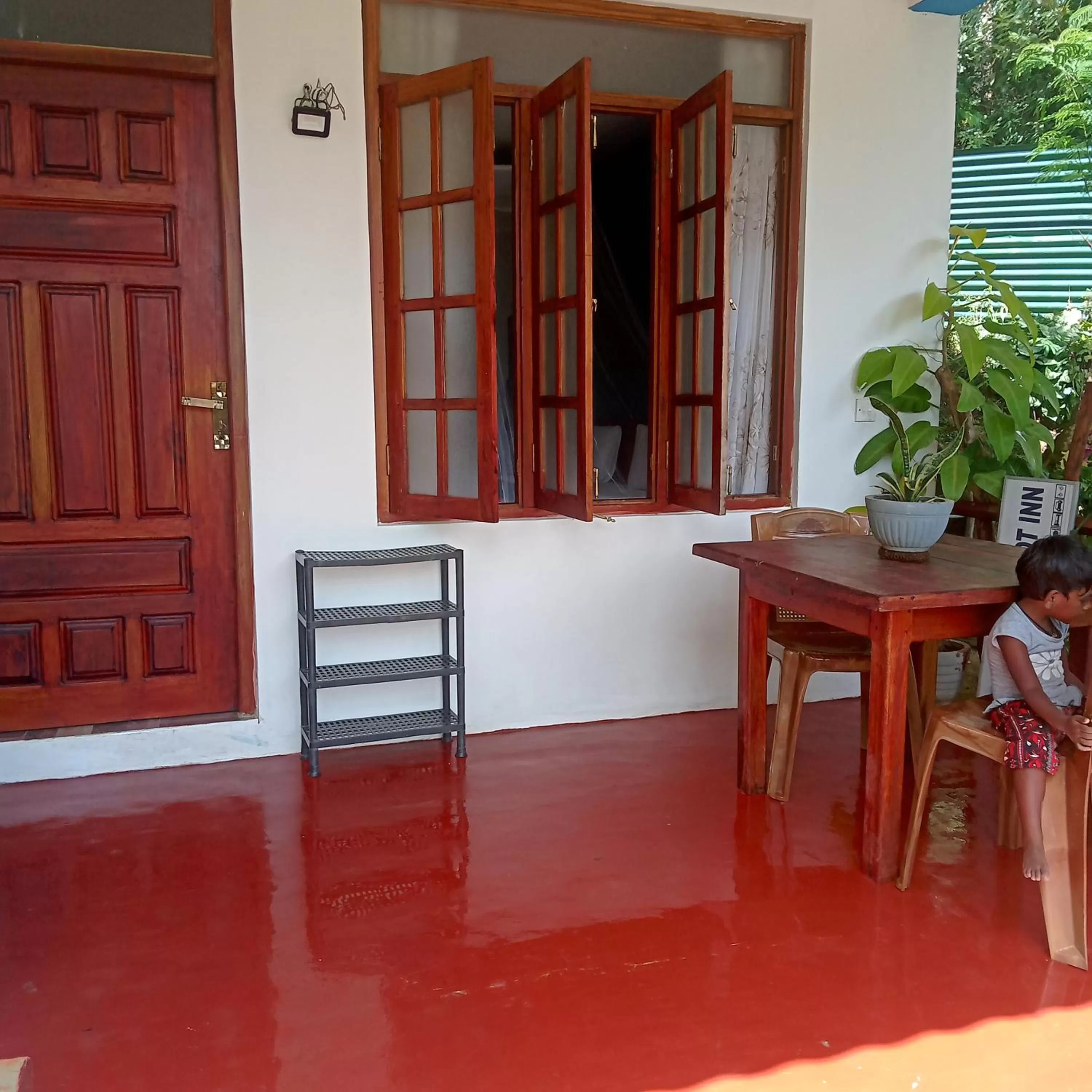 Patio in The Horizon Root Inn