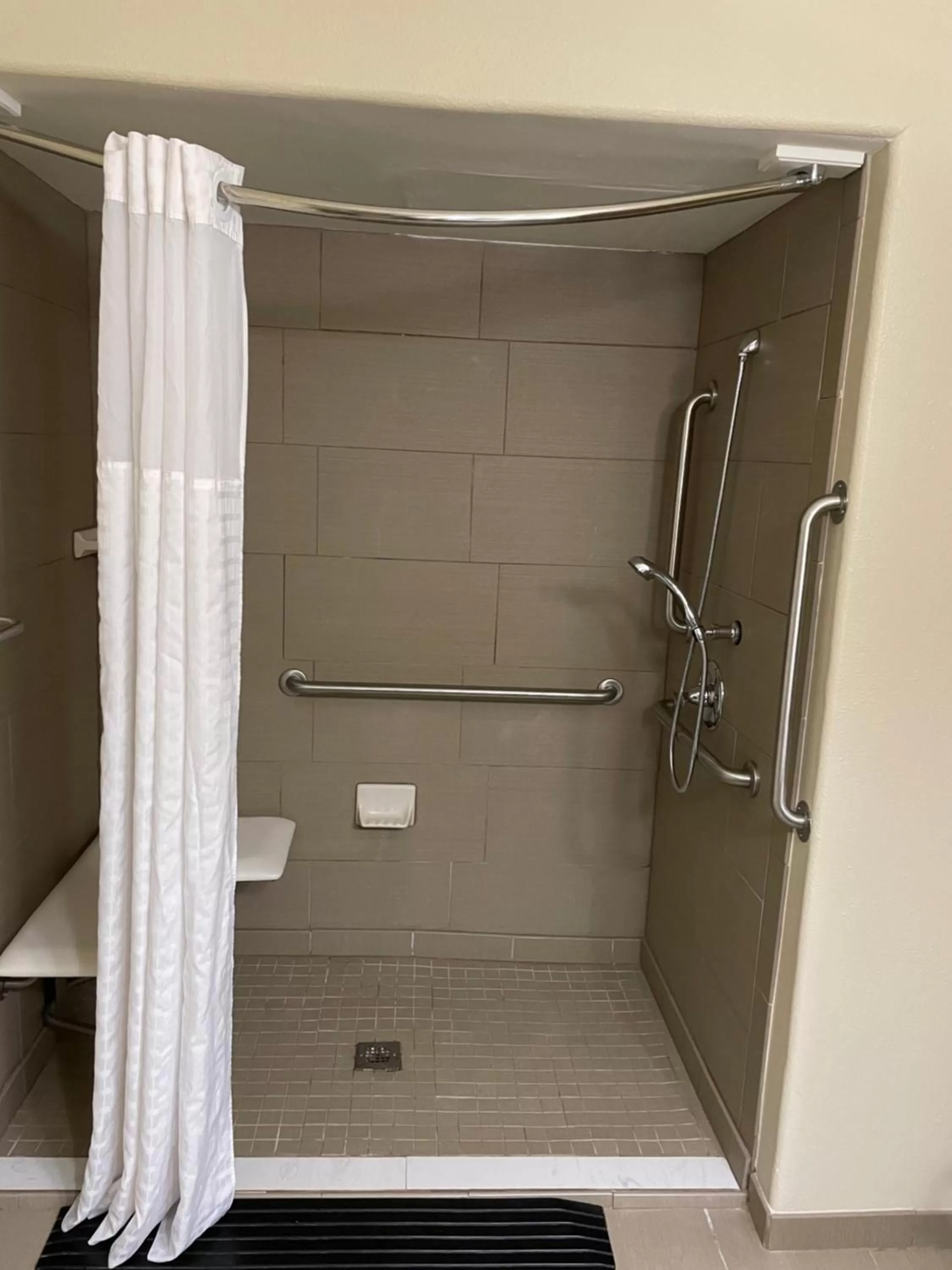 Bathroom in Comfort Inn & Suites Ponca City near Marland Mansion