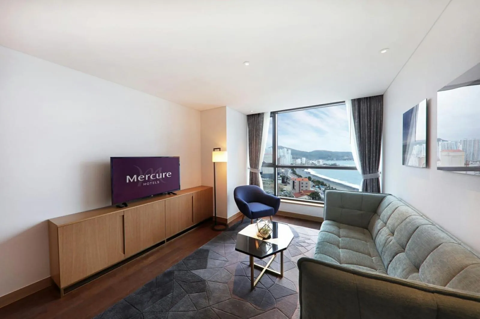 Living room in Mercure Ambassador Ulsan