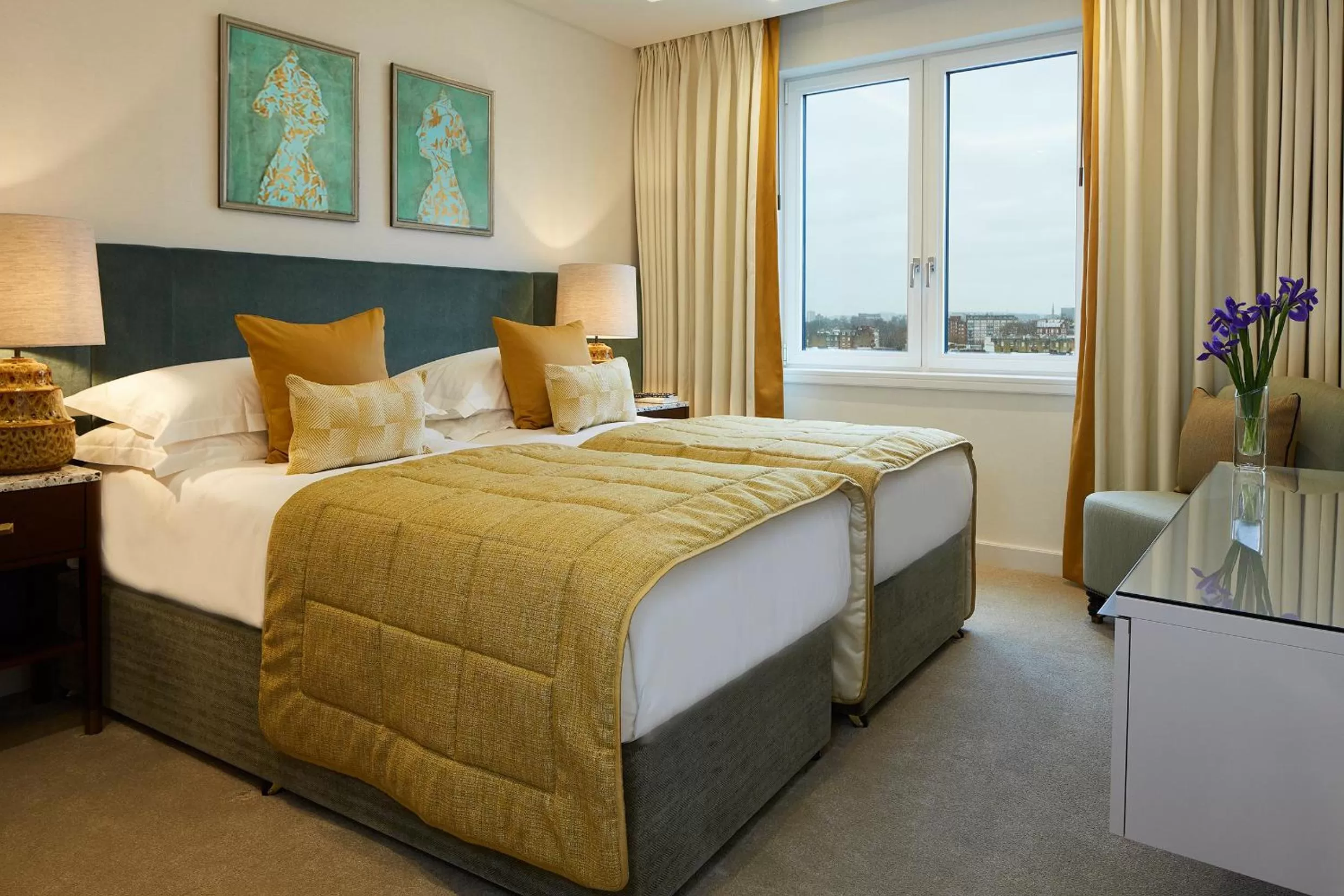 Bed in Cheval Gloucester Park at Kensington