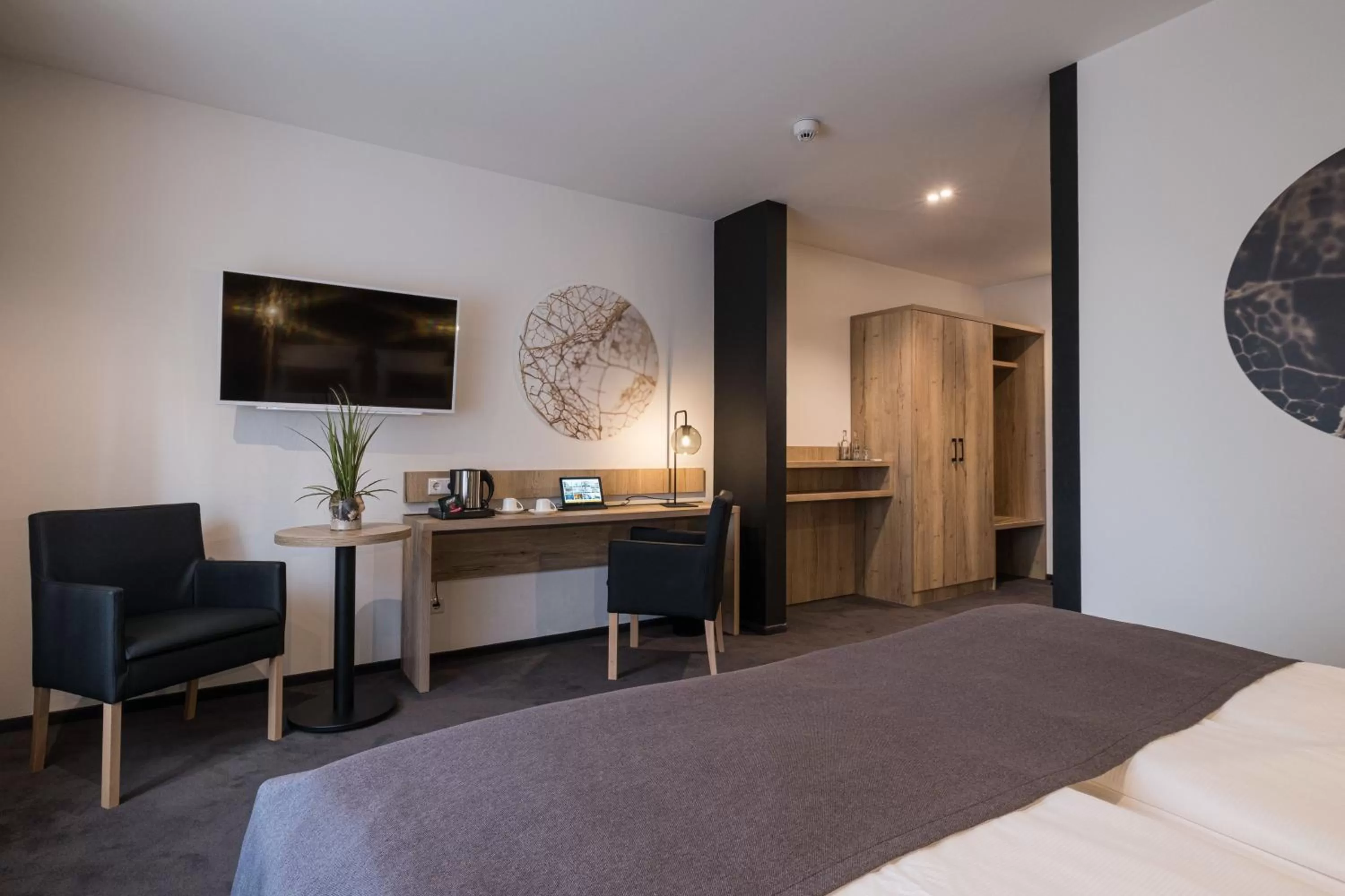 Photo of the whole room, Bed in Eichhorns