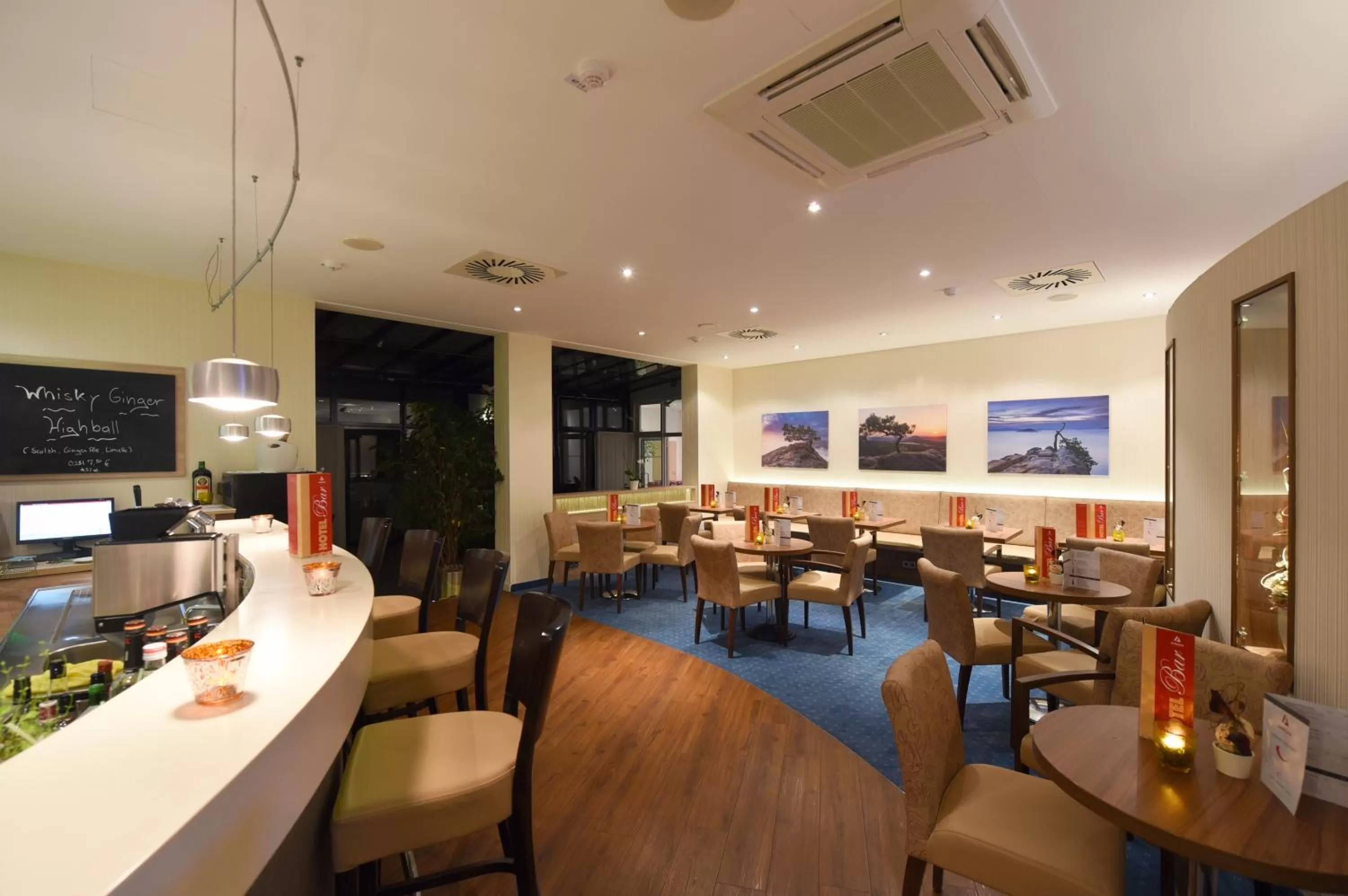 Lounge or bar in Amedia Dresden Elbpromenade, Trademark Collection by Wyndham