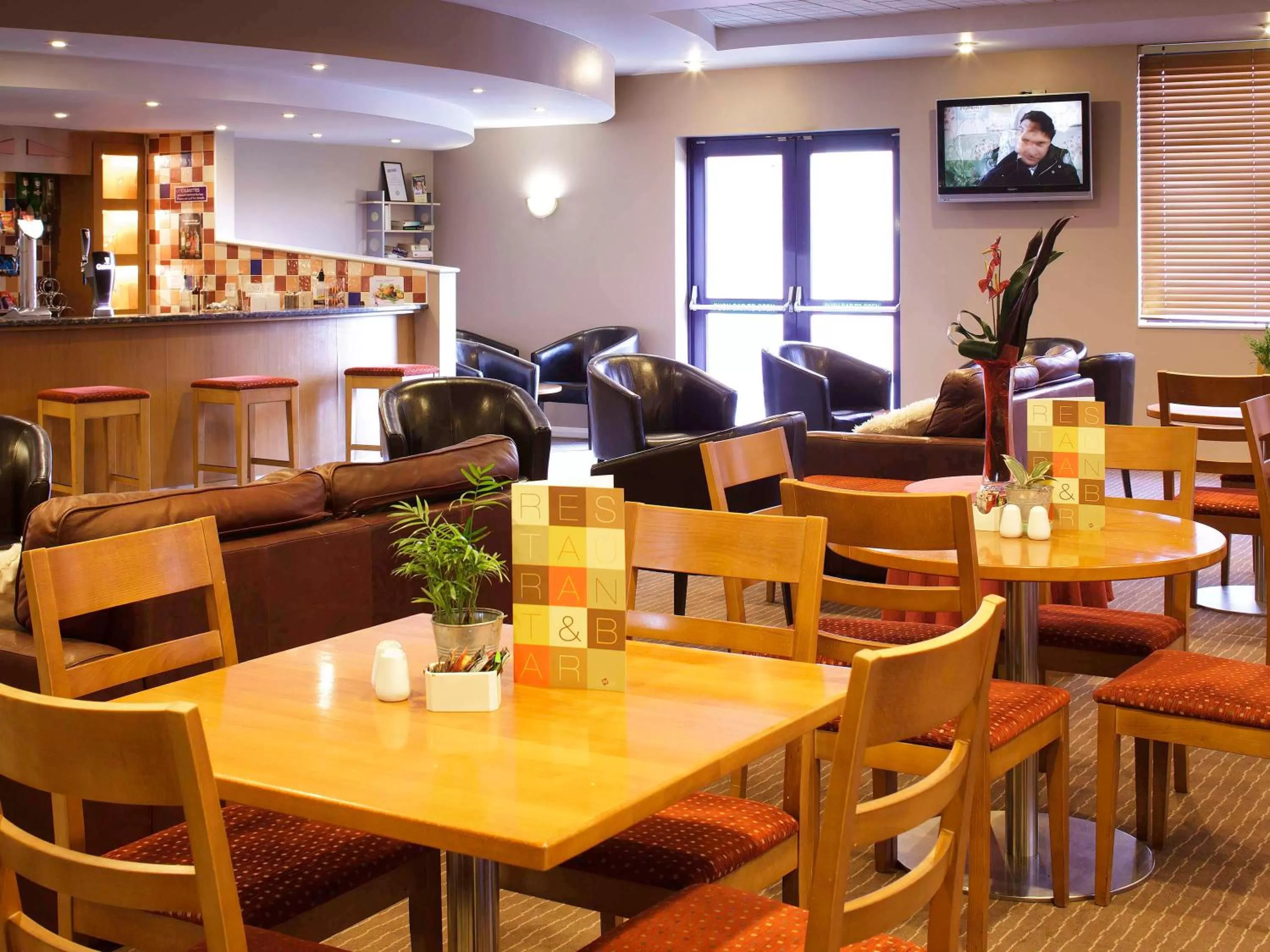 Restaurant/places to eat in ibis Chesterfield Centre – Market Town