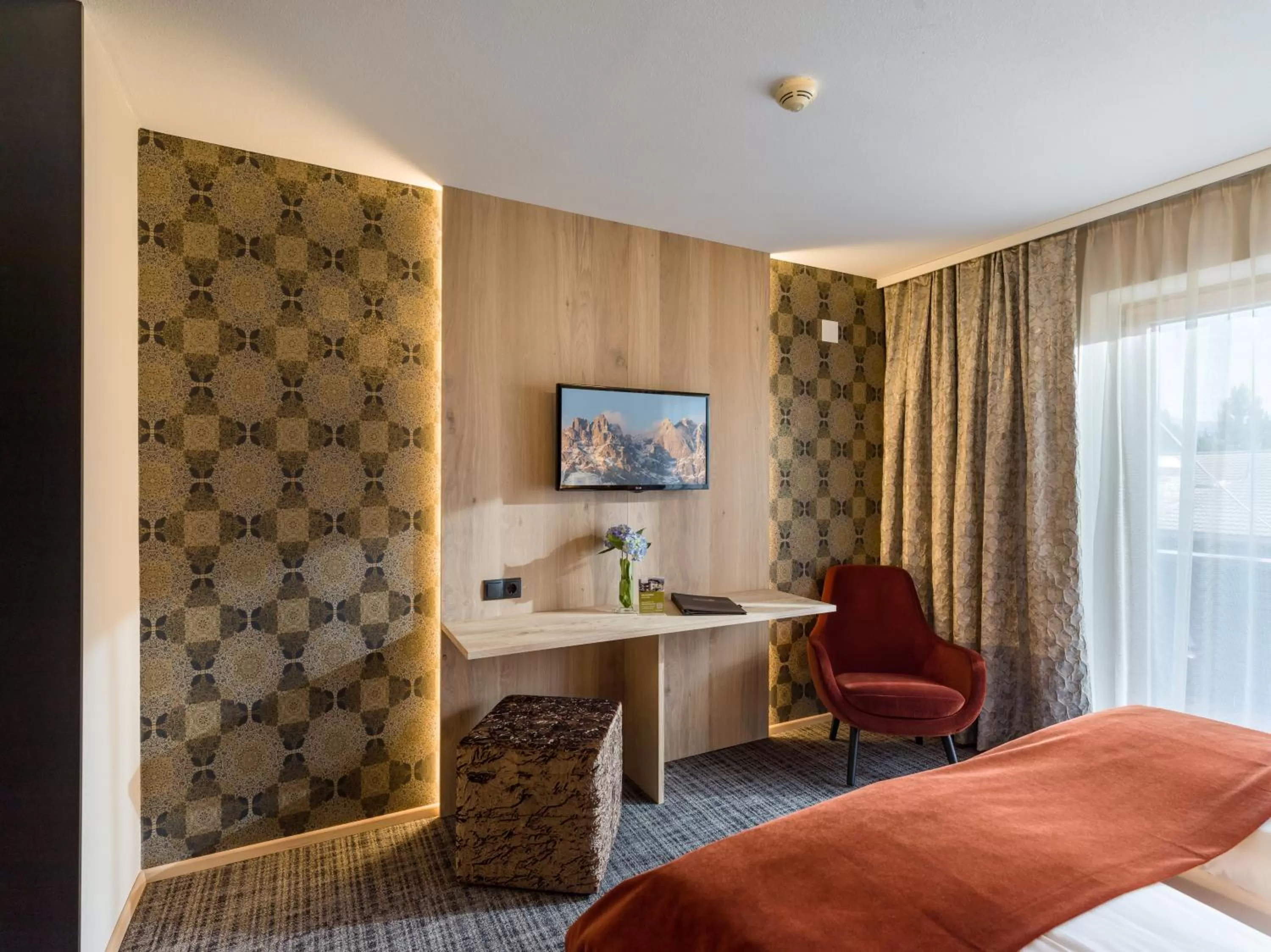 Bedroom, TV/Entertainment Center in Hotel Jägerhof und Jagdhaus