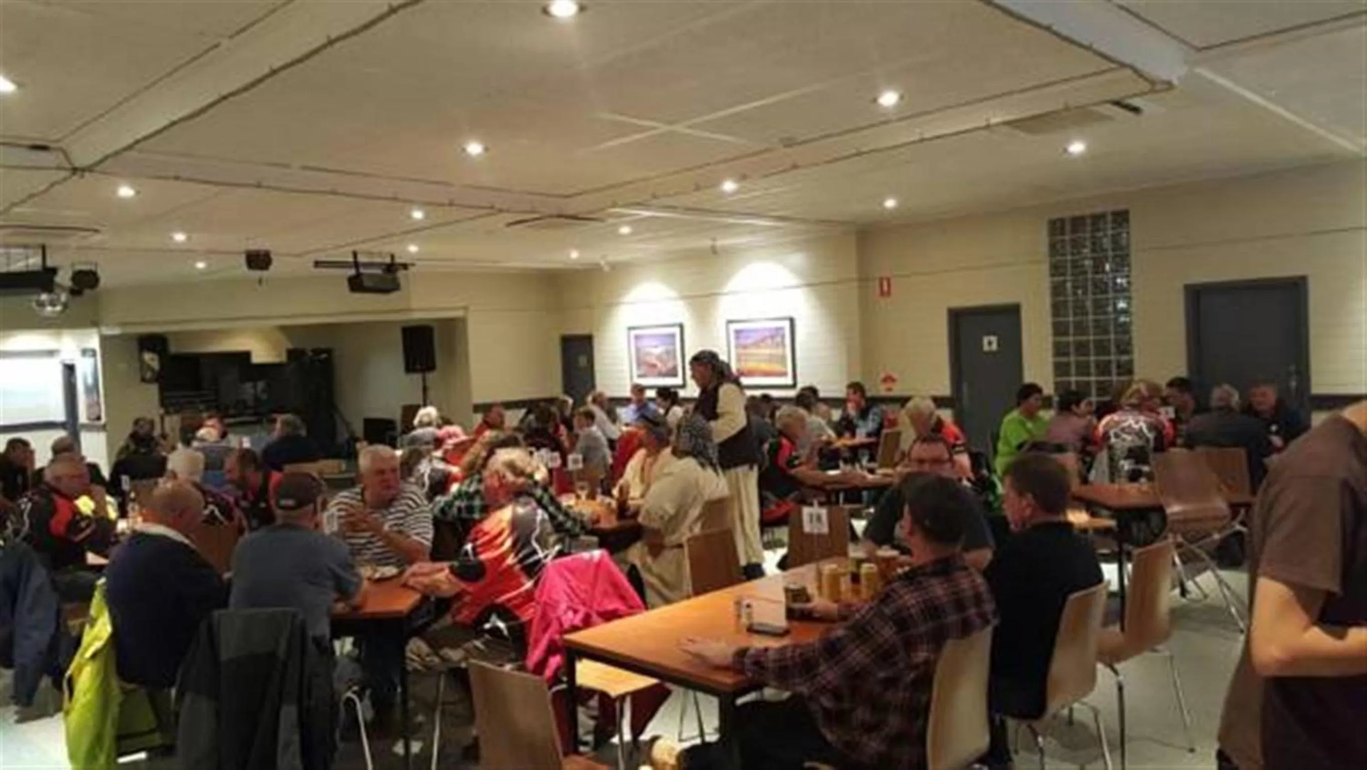 Dining area in Opal Inn Hotel, Motel, Caravan Park