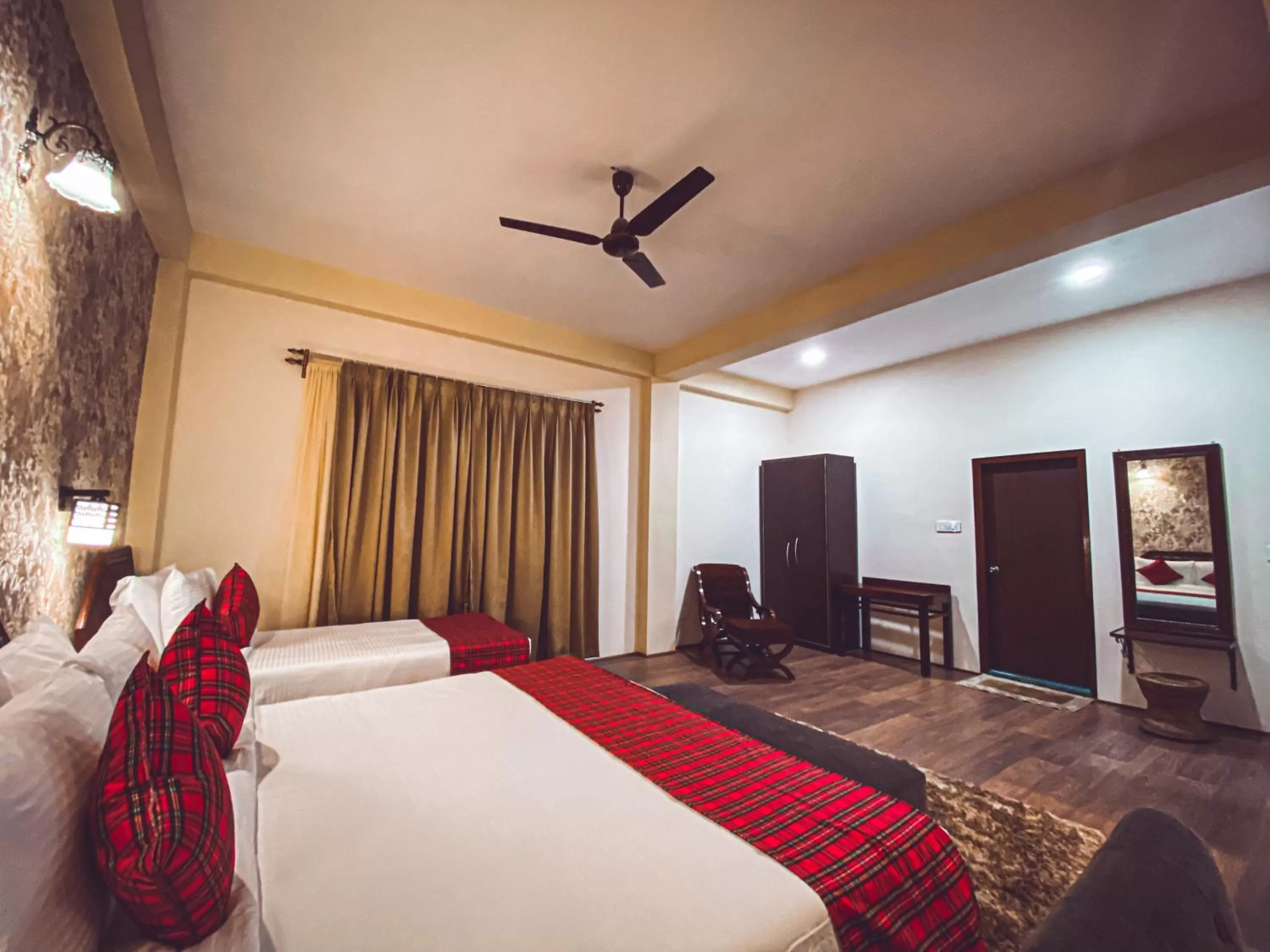 Photo of the whole room in Windermere Inn