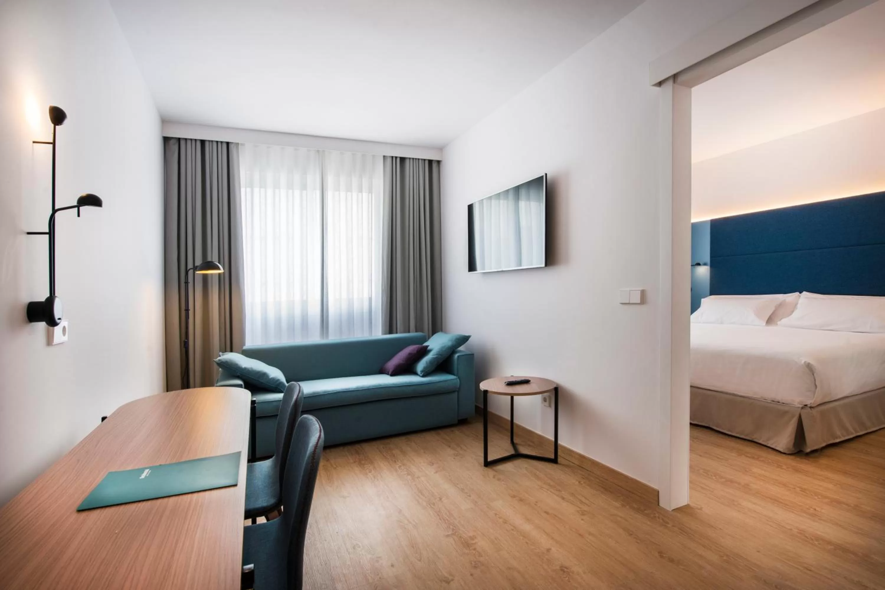 Photo of the whole room, Bed in Occidental Vigo