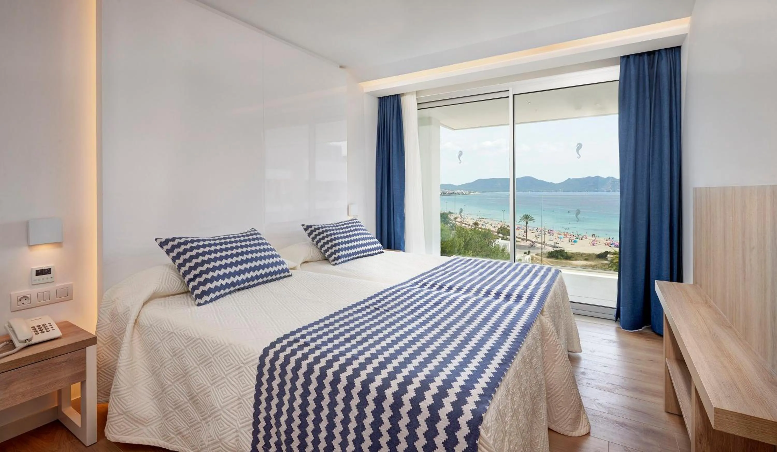 Bed in Hipotels Bahia Cala Millor - Adults Only