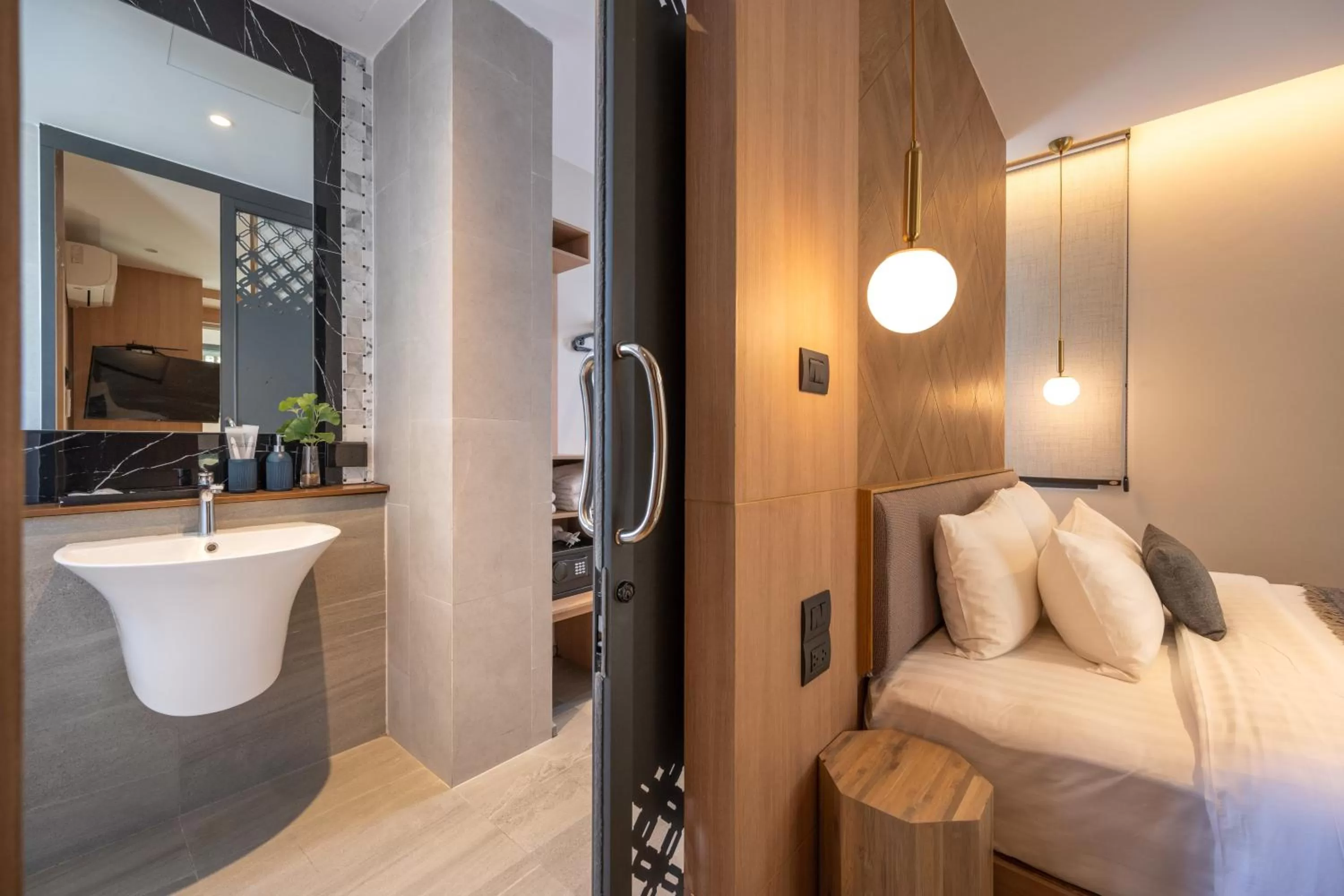 Bathroom, Bed in SHAN Villas Sukhumvit ฌานวิลล่า สุขุมวิท