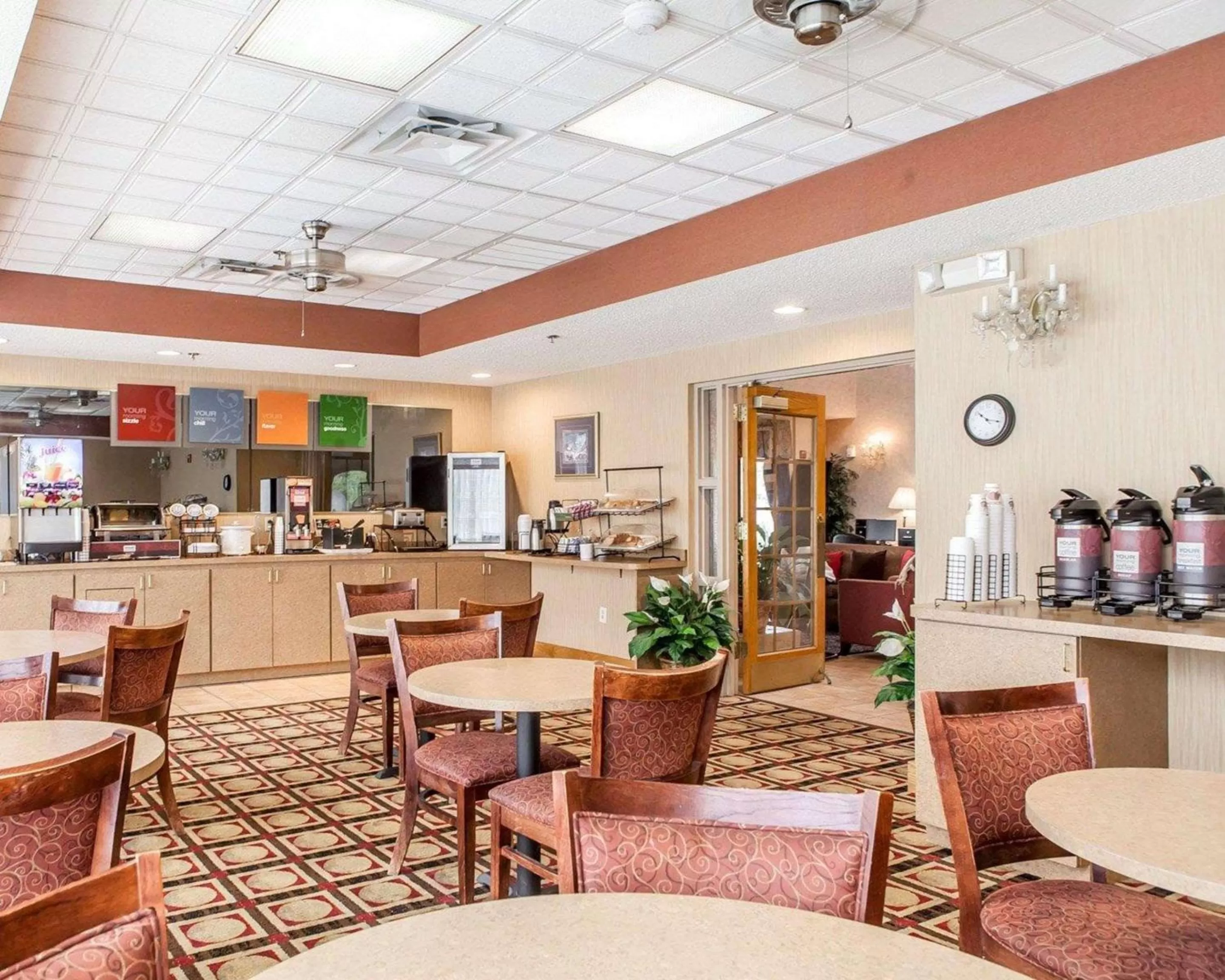 Restaurant/places to eat in Econo Lodge Newport Smoky Mountains Gateway