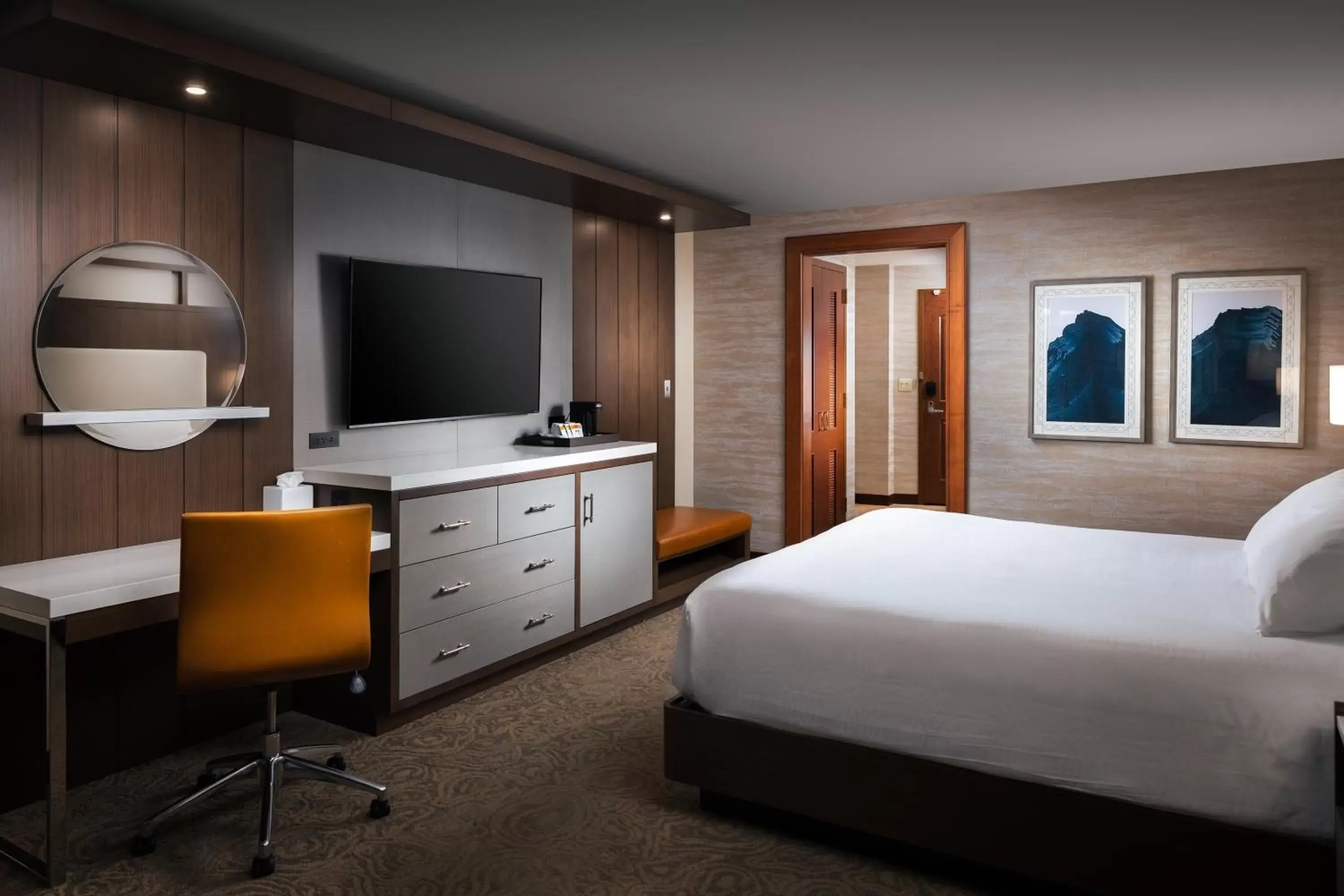 Deluxe Room One King Bed - Smoking in Seneca Allegany Resort & Casino Deluxe Room One King Bed - Smoking in Seneca Allegany Resort & Casino