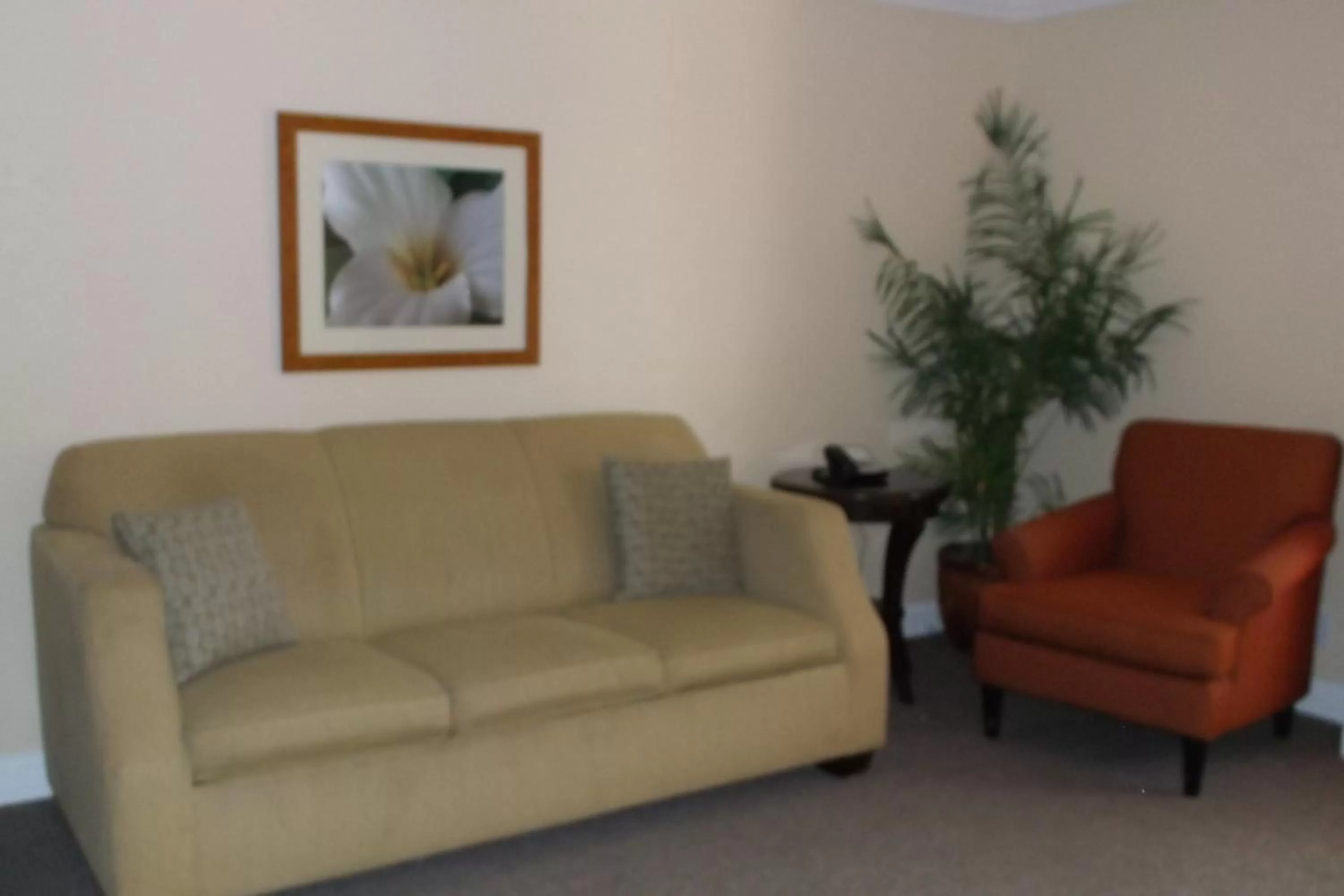 Living room in Days Inn & Suites by Wyndham Lake Okeechobee