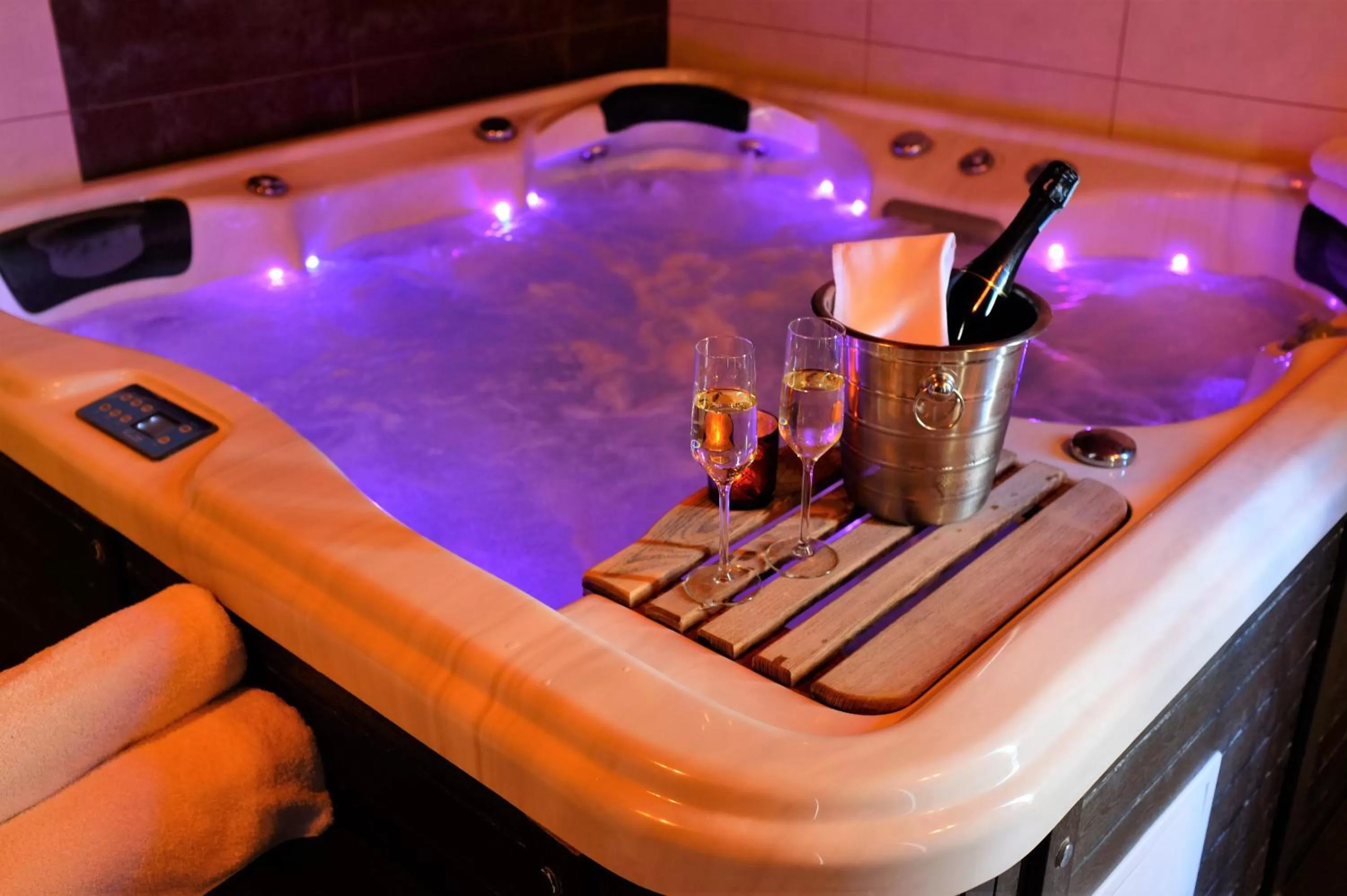 Hot Tub in Wine & Wellness hotel Besední dům