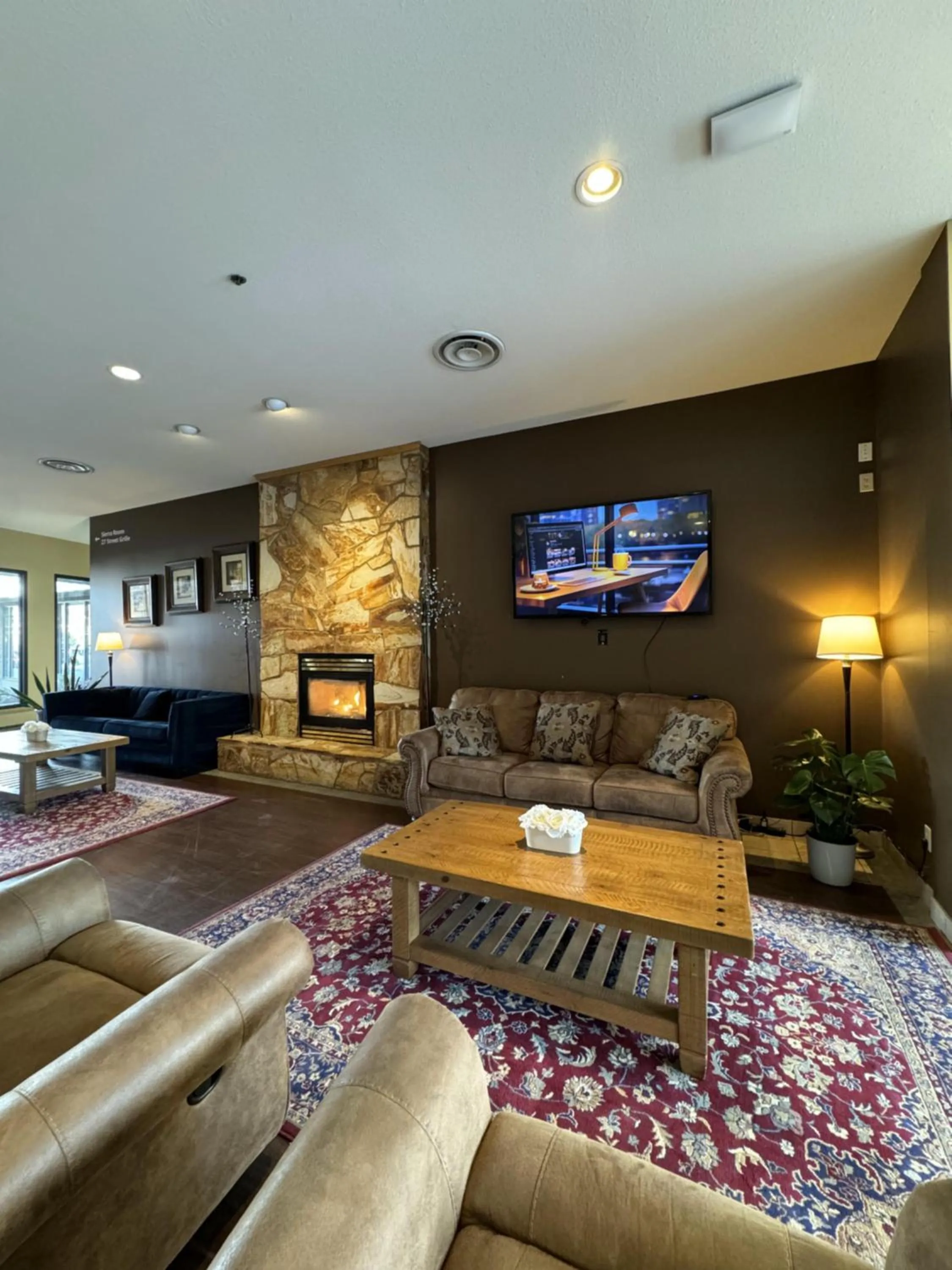 Lobby or reception in Divya Sutra Plaza and Conference Centre, Vernon, BC