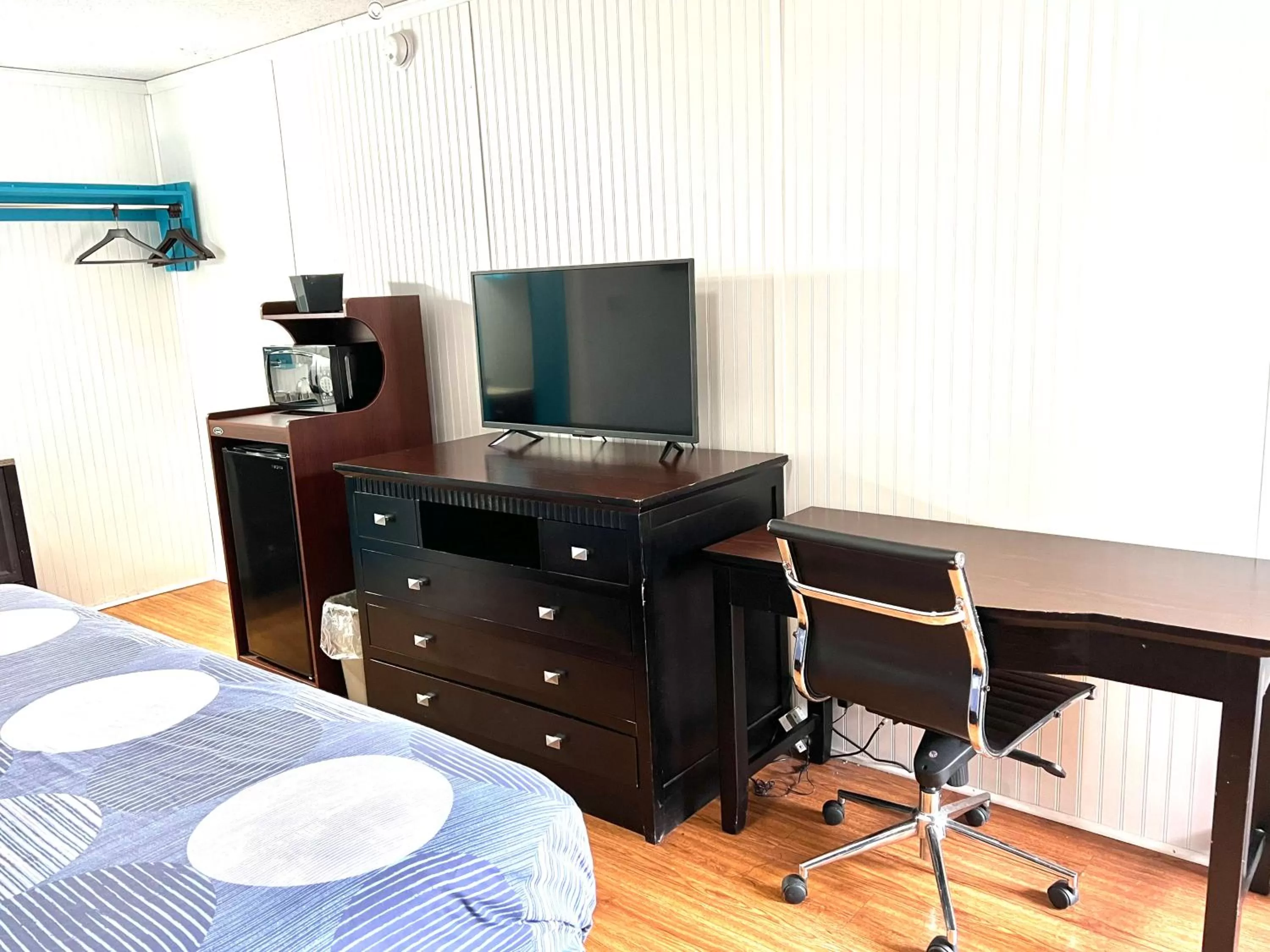 hair dresser in Rodeway inn- Nashville airport - Downtown - Mexican Restaurant on site