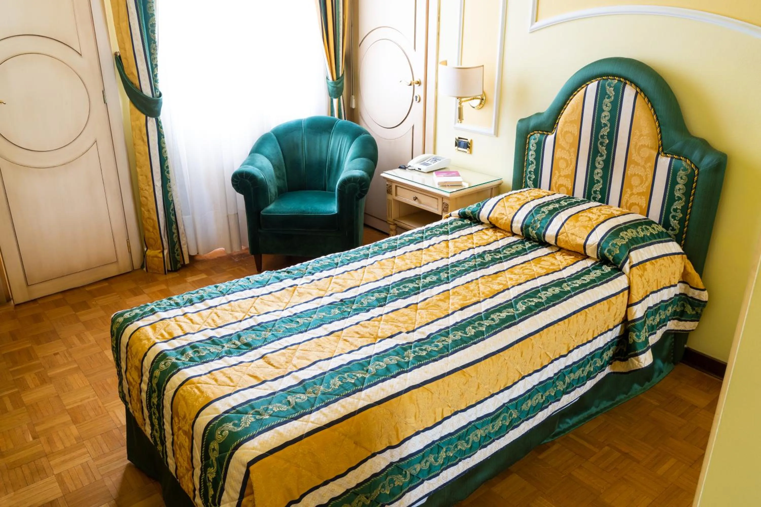 Bedroom, Bed in Hotel Terme Salus