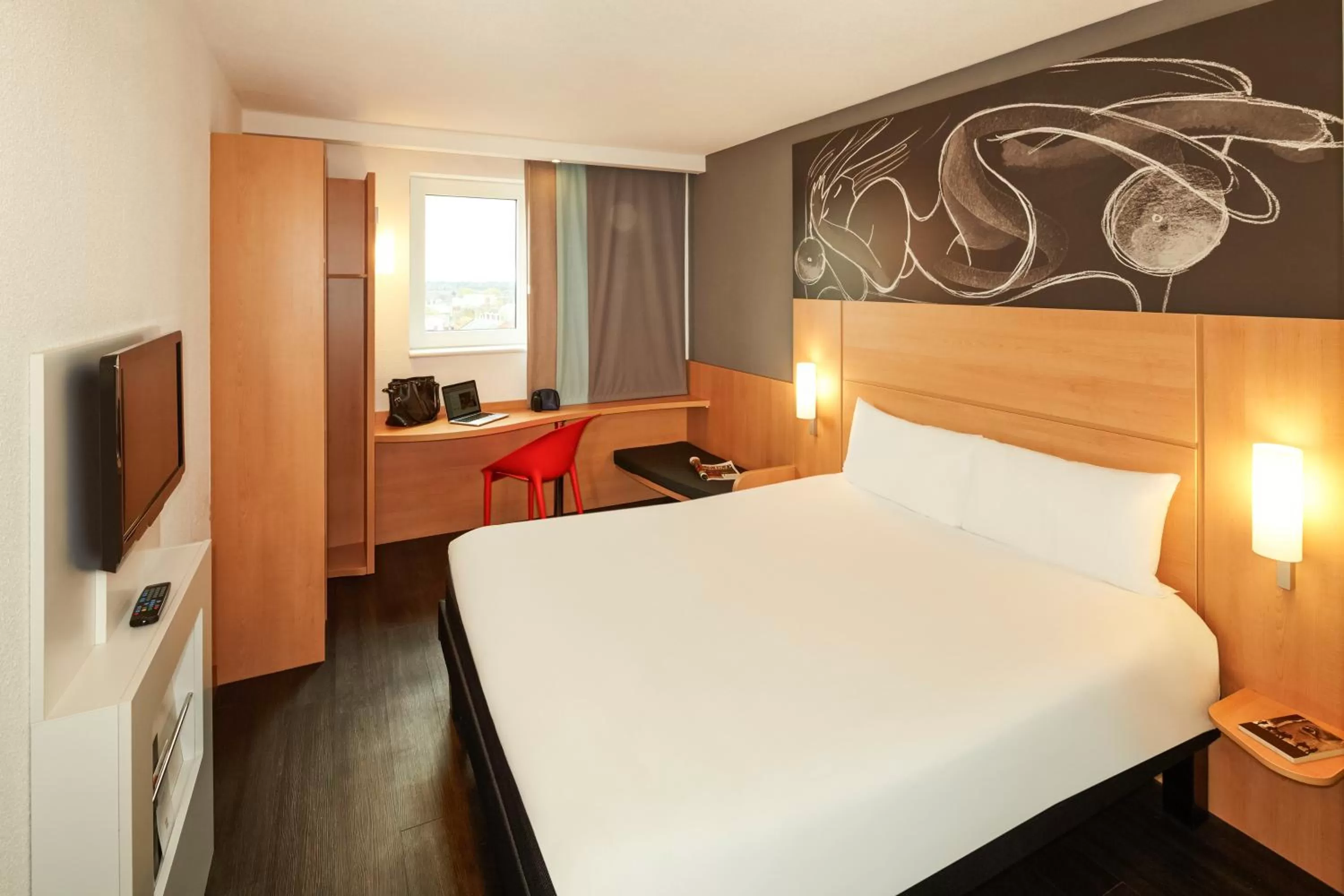 Bed in ibis Reading Centre