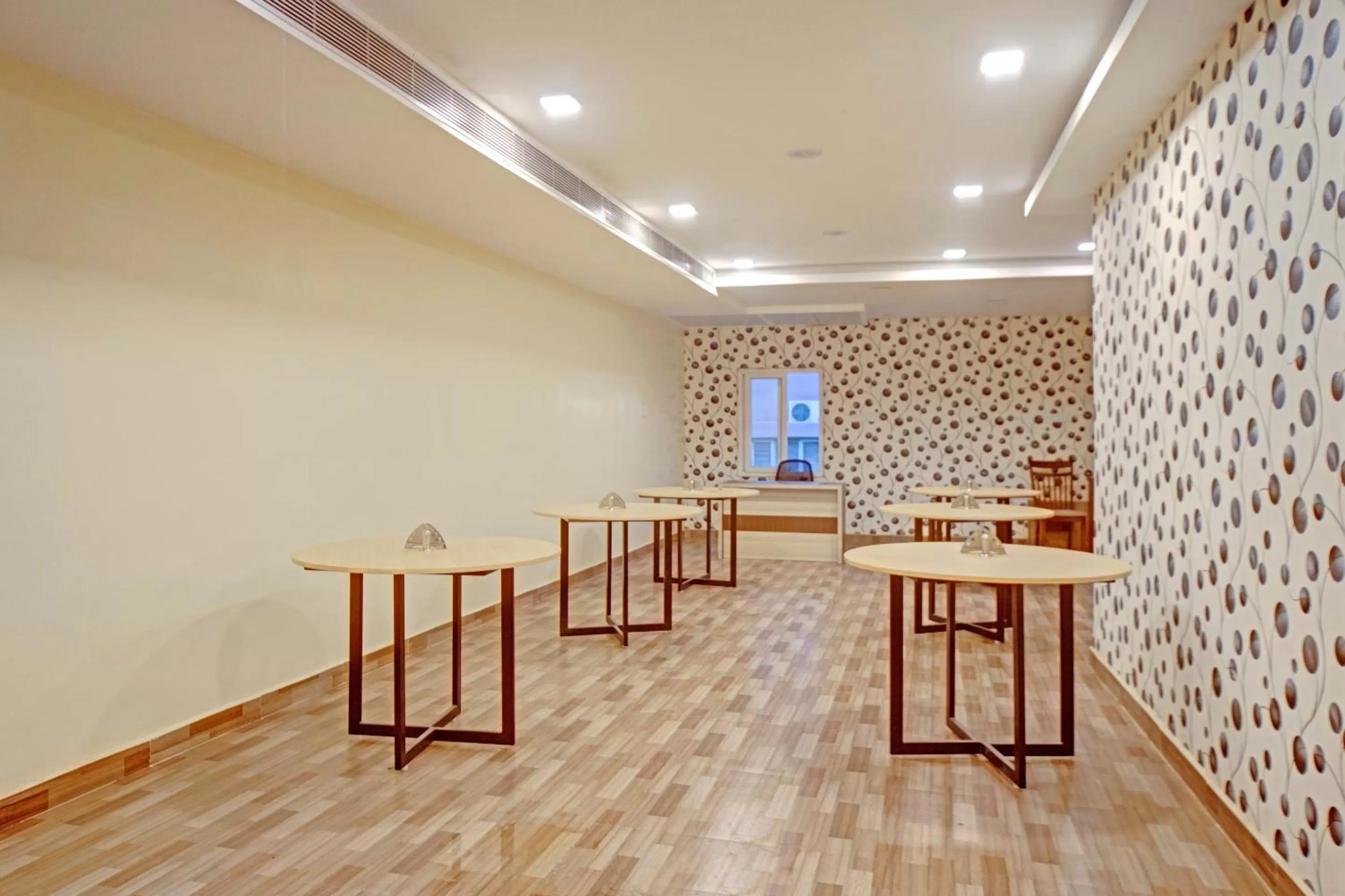 Restaurant/places to eat in FabHotel The Fortune Inn