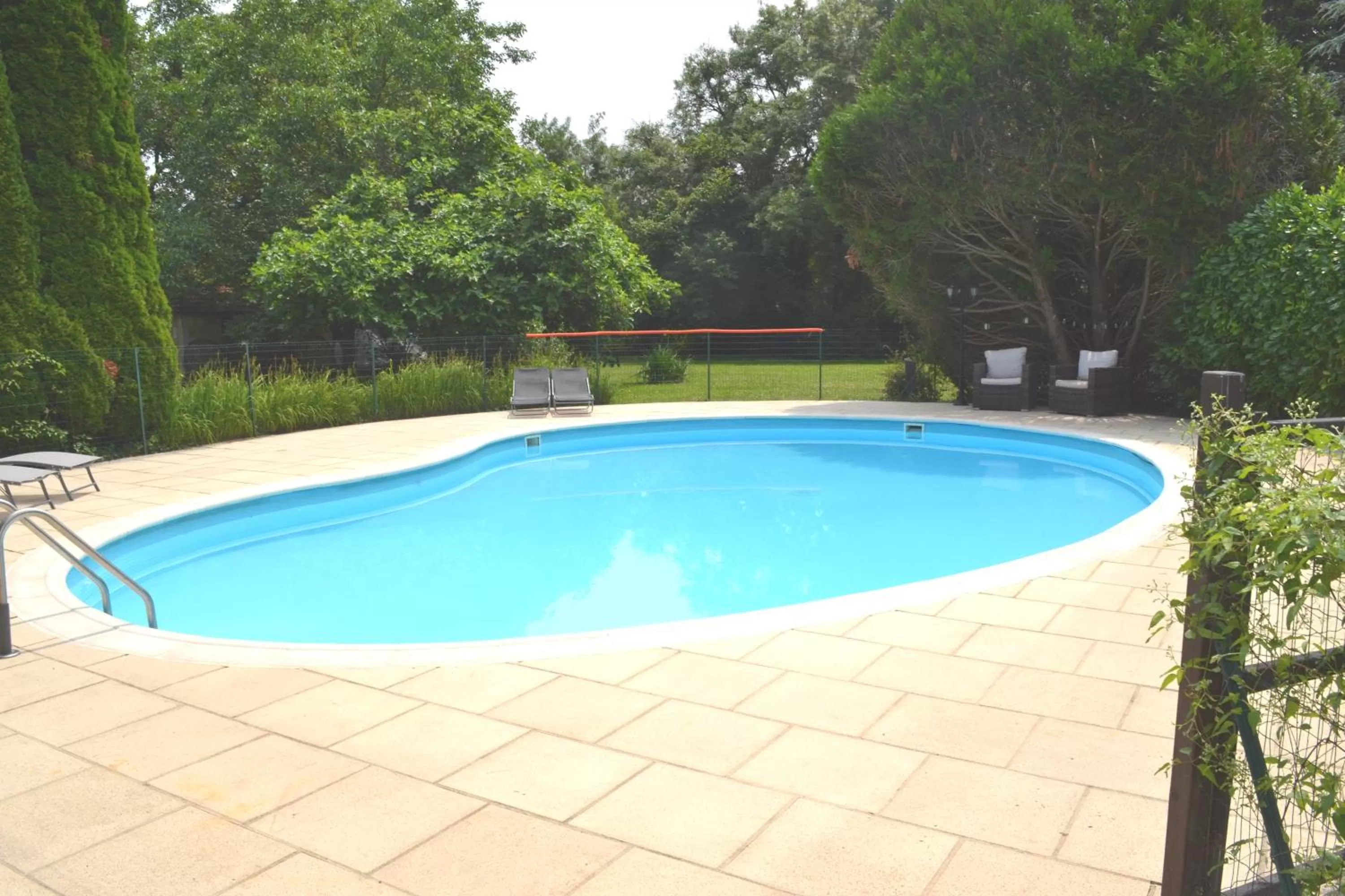 Swimming Pool in Les Bruyeres B&B