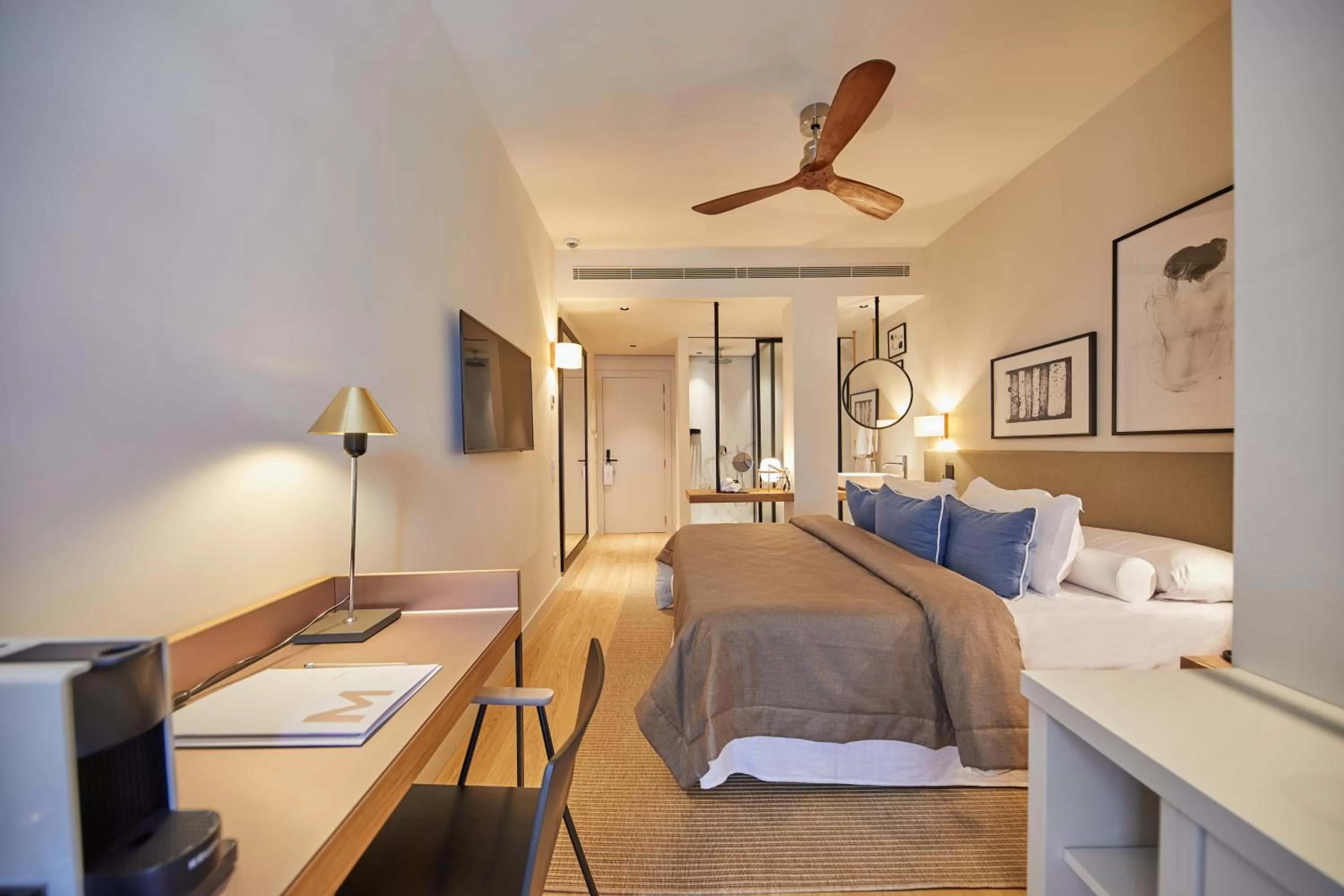 Photo of the whole room, Bed in Mon Boutique Hotel