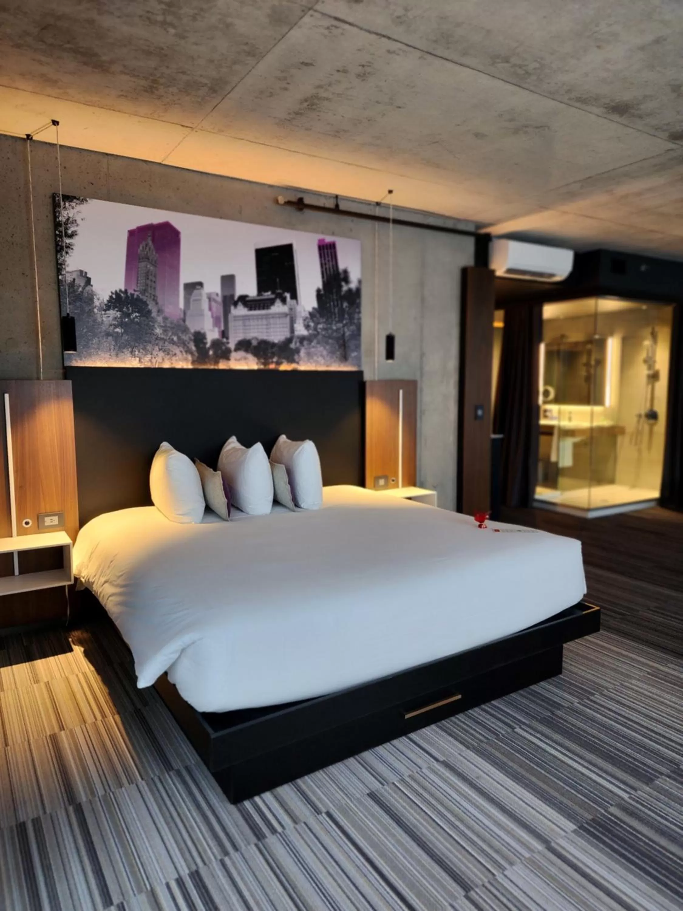 Bedroom, Bed in Grand Hotel TiMES Blainville-Mirabel