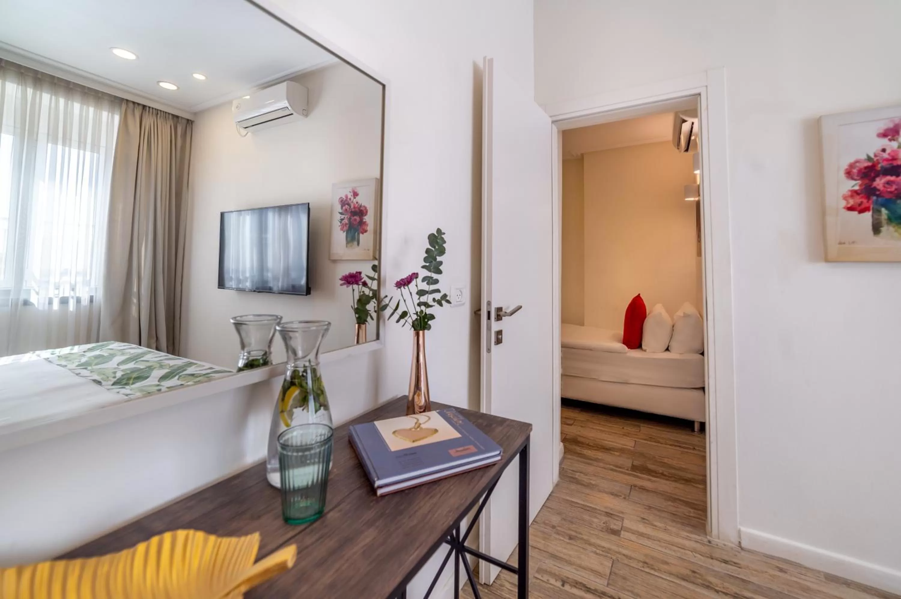 Photo of the whole room, Bed in Paamonim Hotel Jerusalem