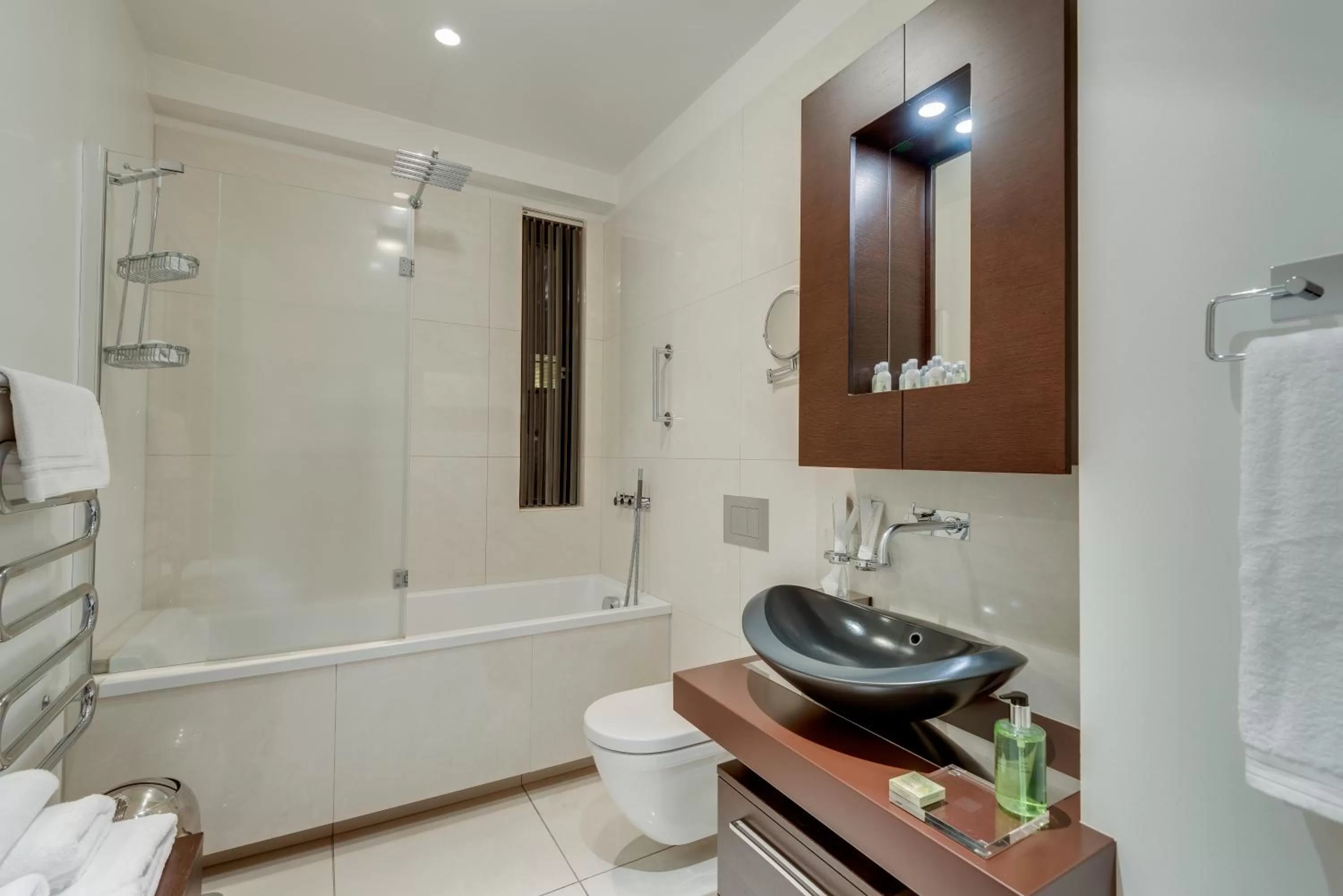 Bathroom in Black Pearl Apartment Hotel