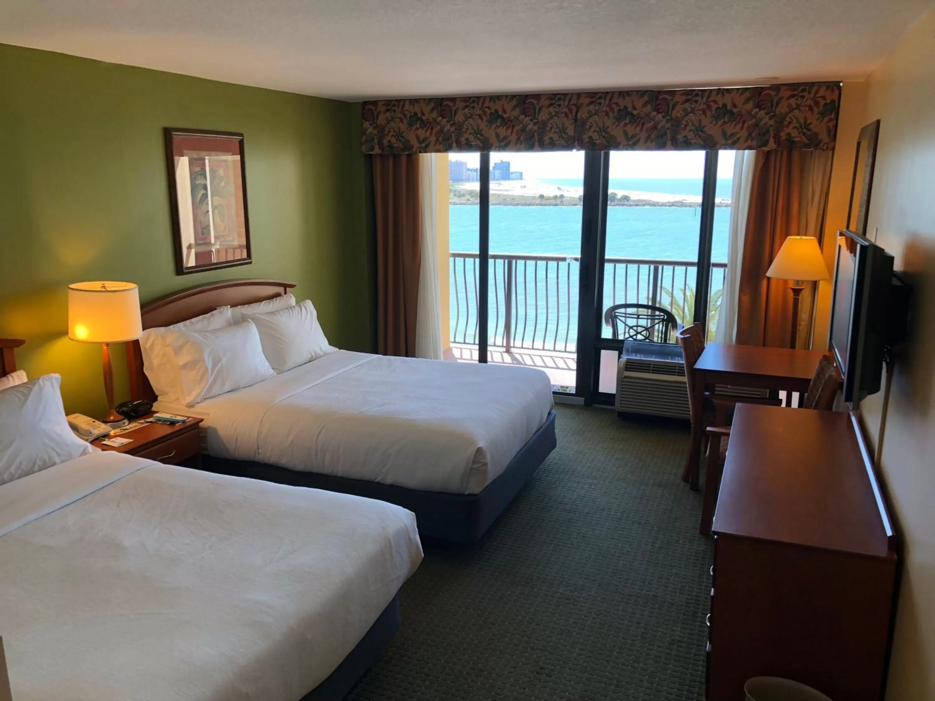 Photo of the whole room, Bed in Holiday Inn & Suites Clearwater Beach by IHG