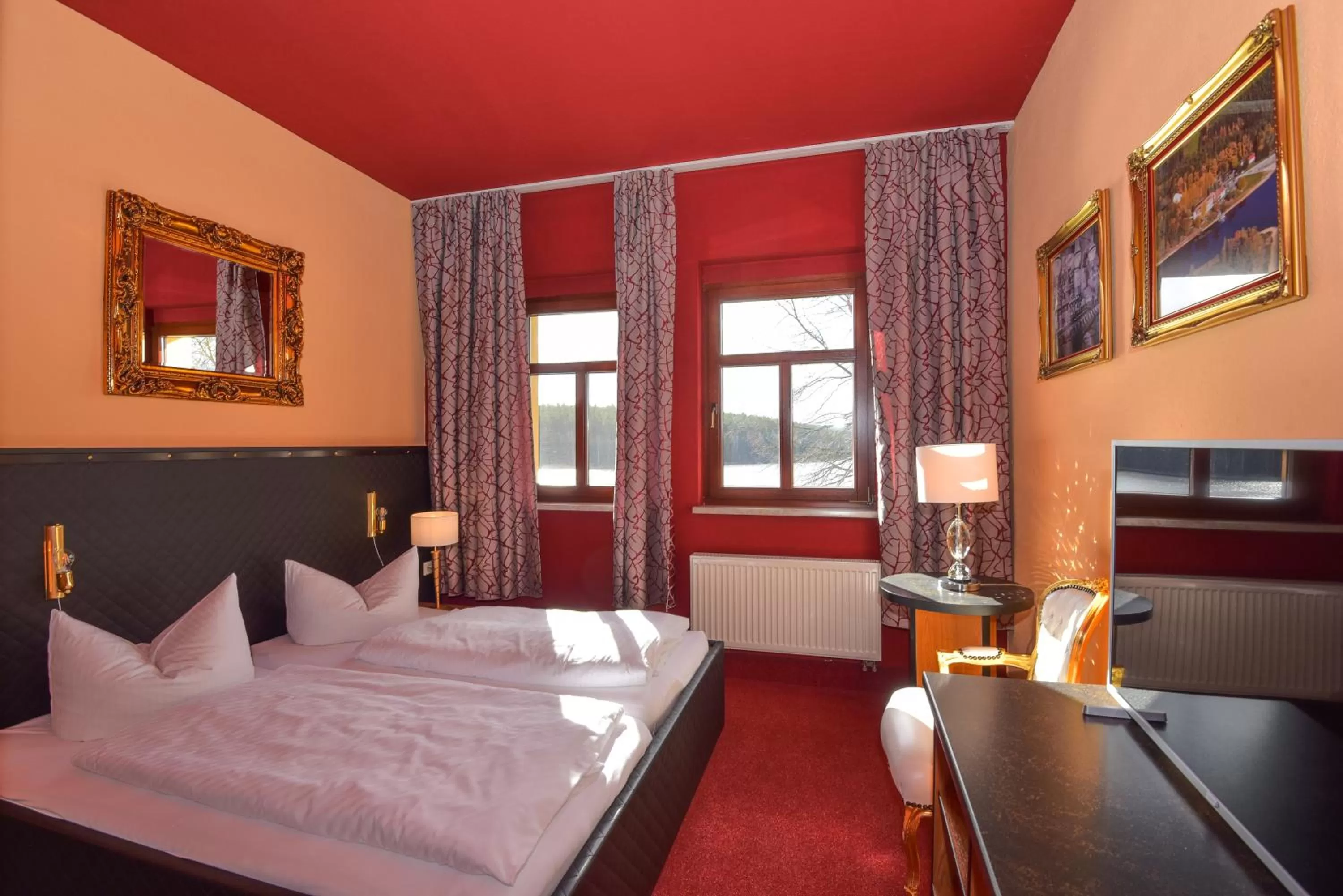 Photo of the whole room in Riverdam