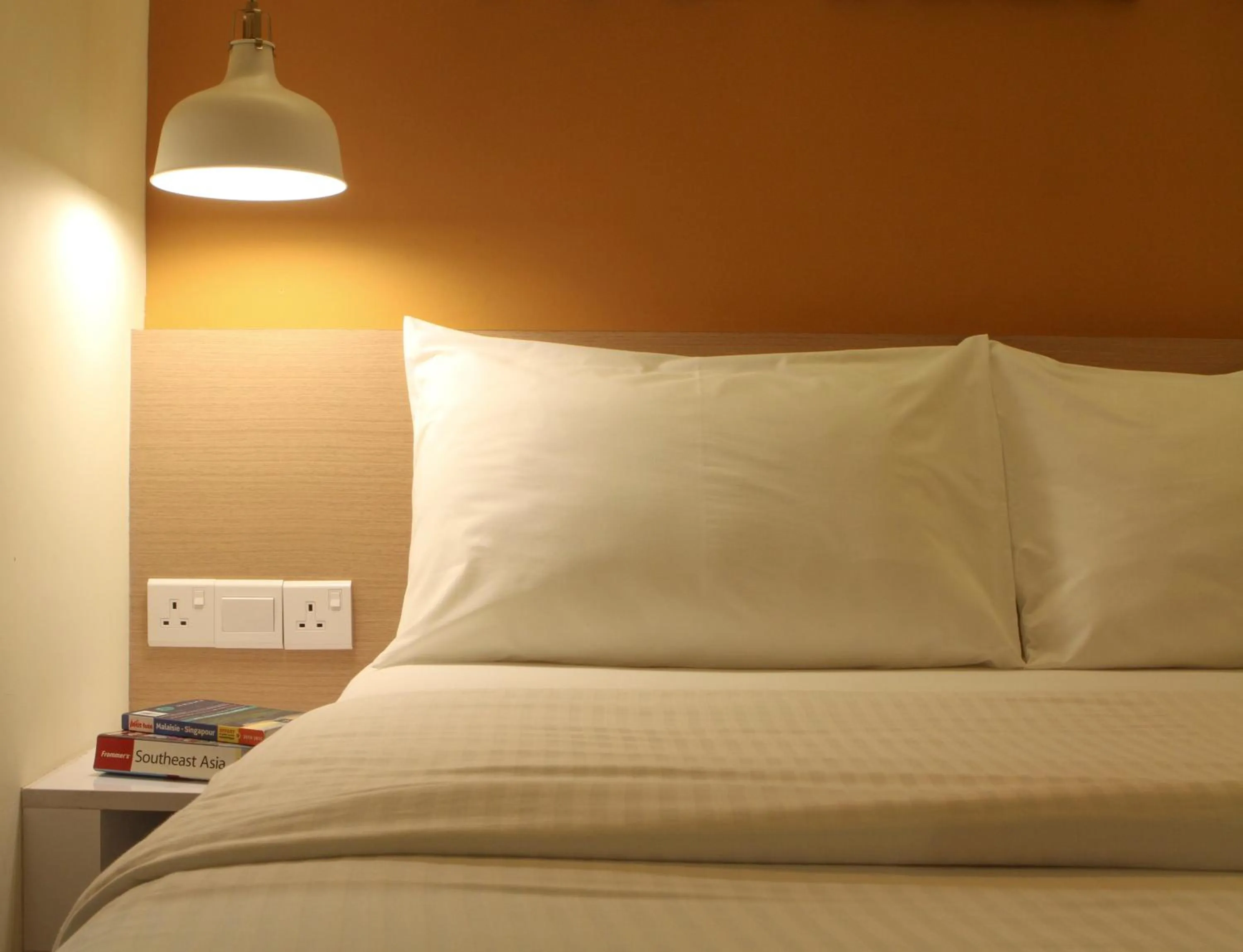 Bedroom, Bed in Hotel 1000 Miles