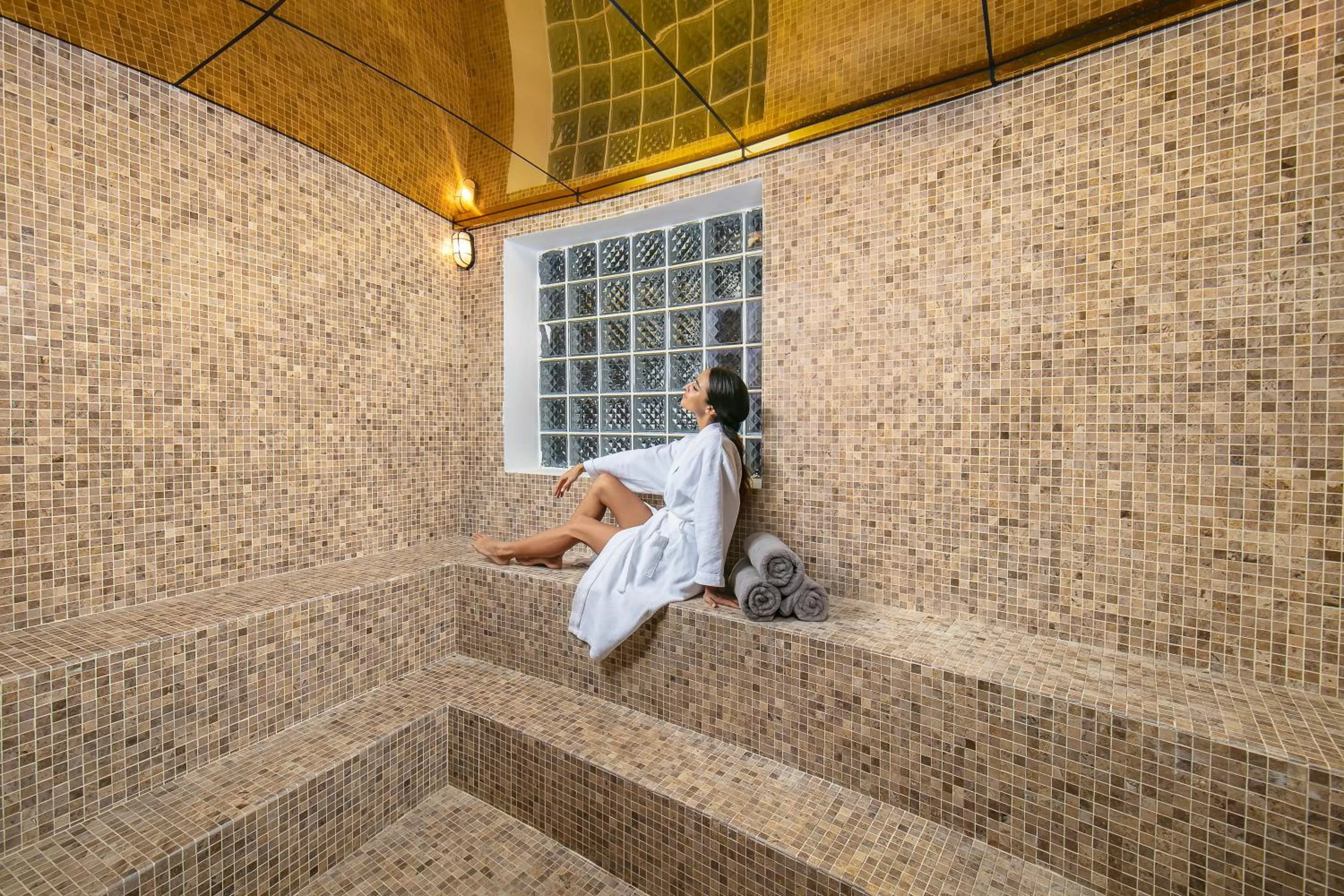 Hot Tub in Bliss Hoi An Beach Resort & Wellness