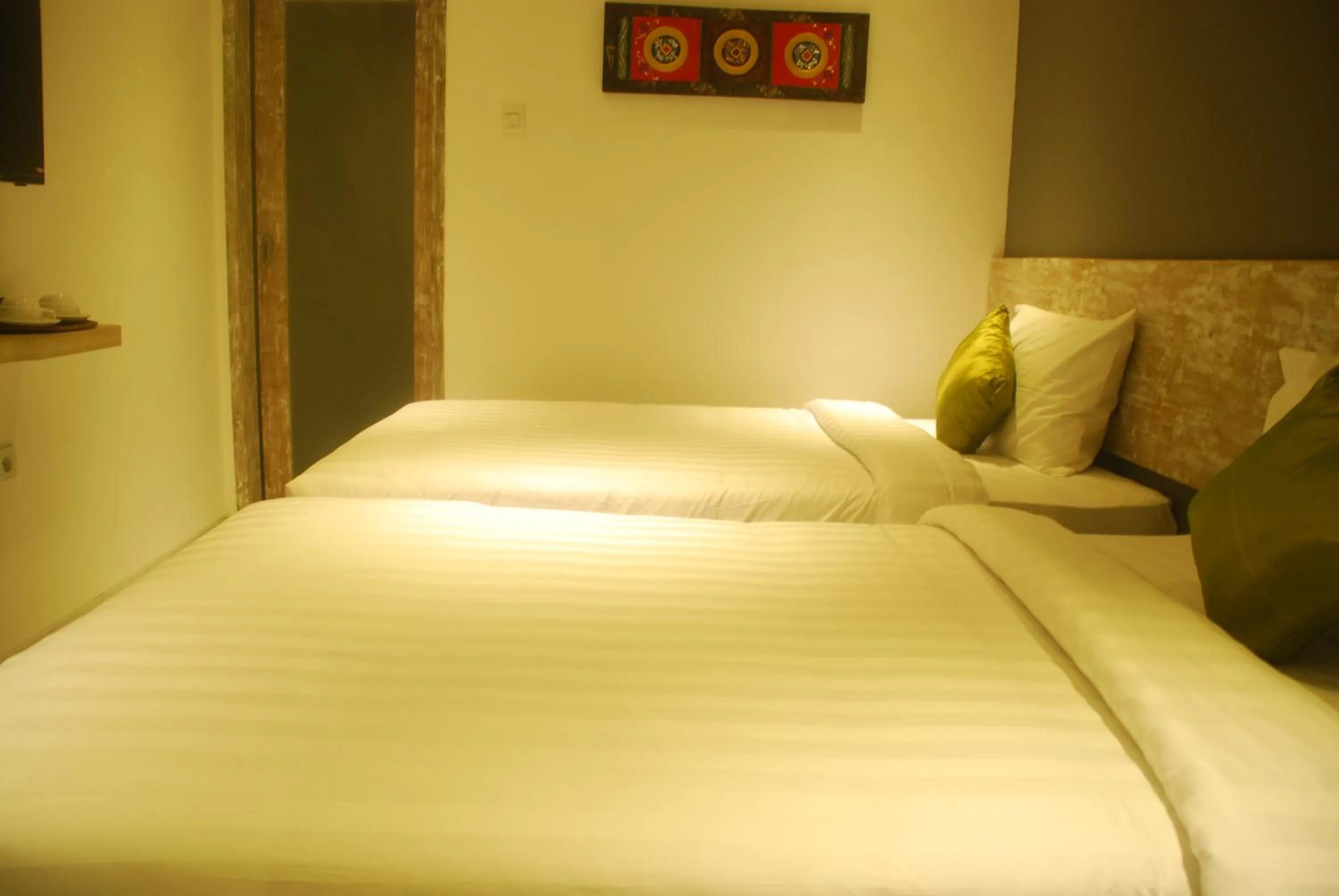 Photo of the whole room, Bed in Sugiras Living