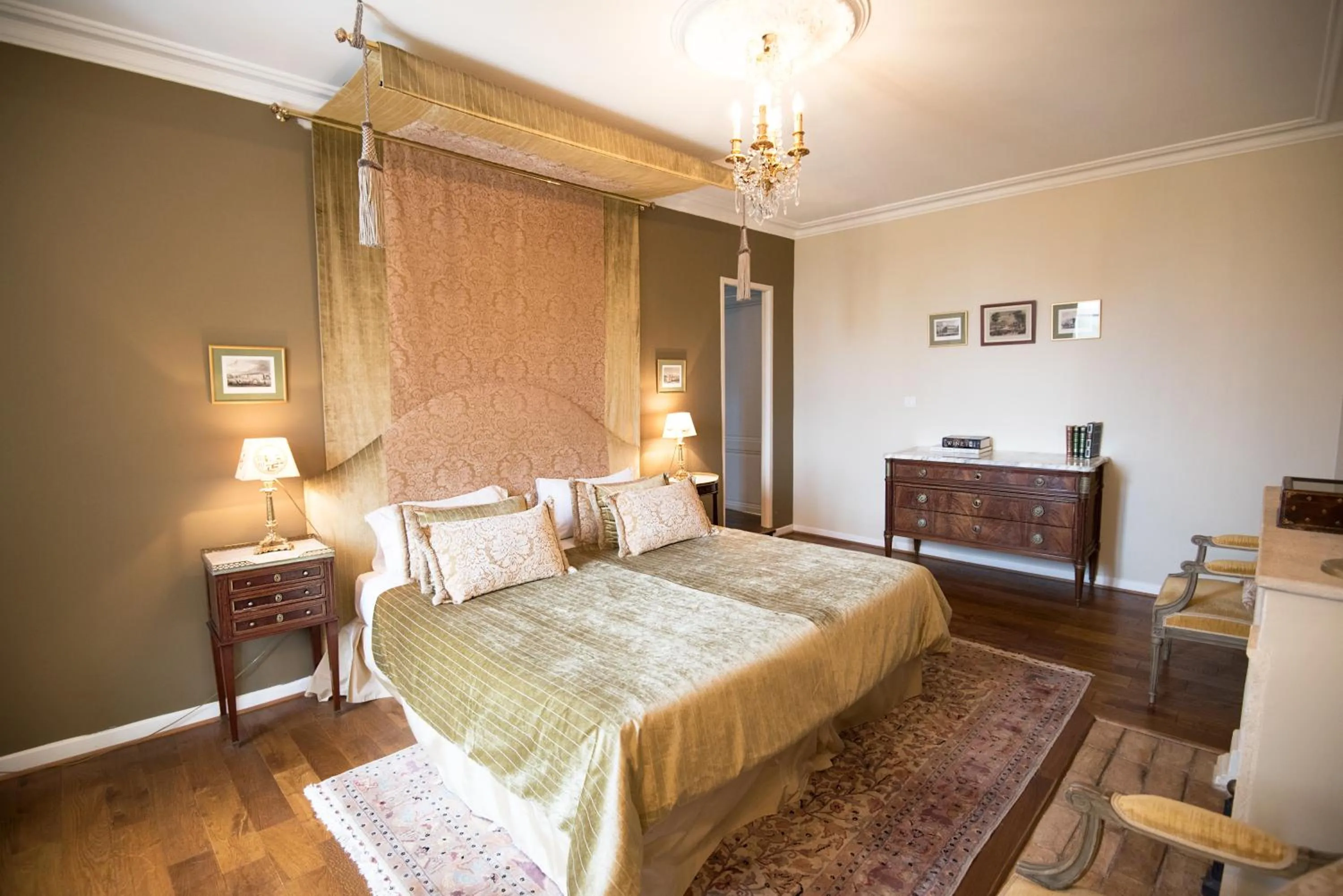 Bed in Chateau de Lantic